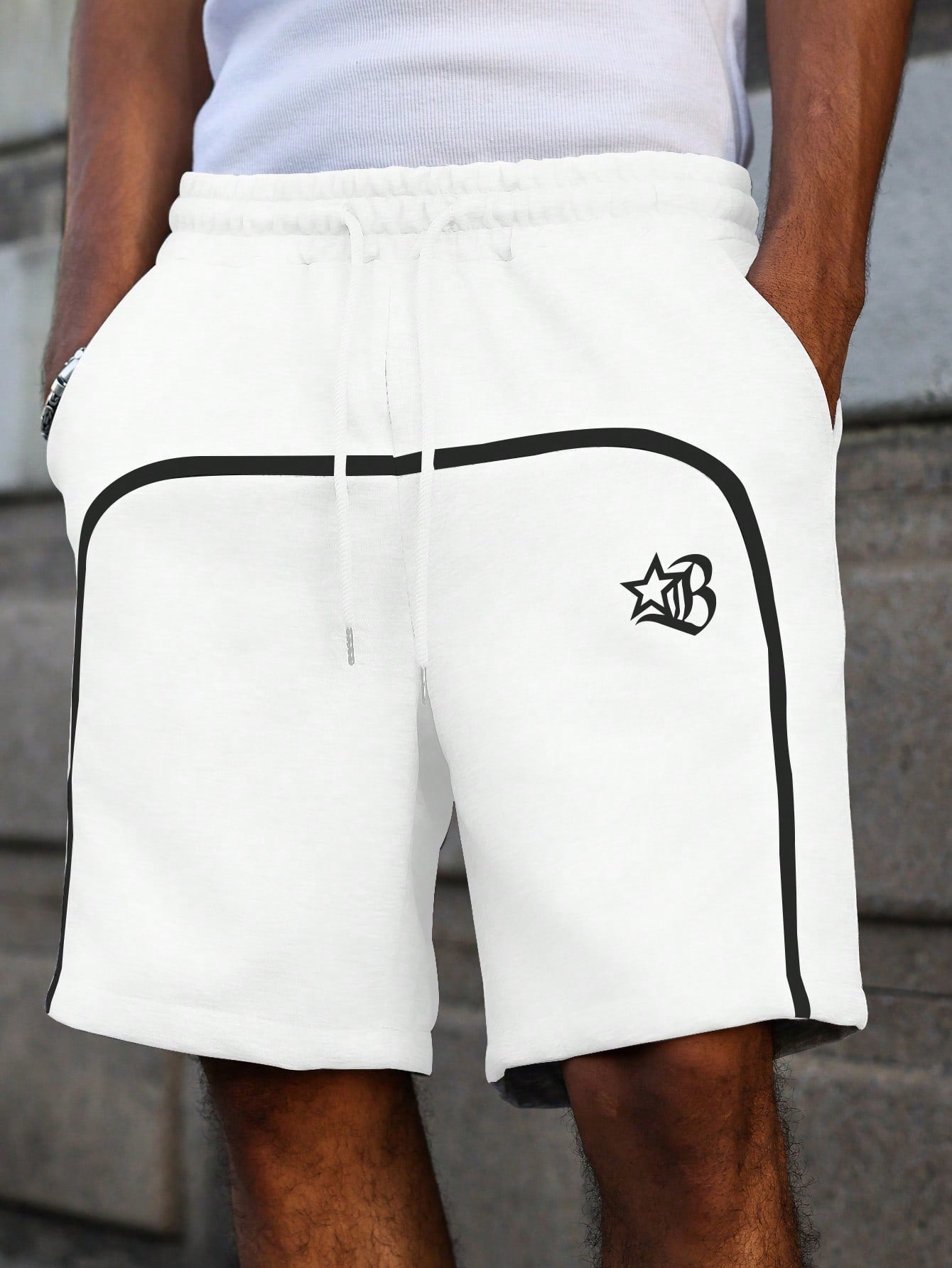Bermuda Masculina Moletom Detalhes Contrastantes E Cós Ajustável Branco / PP Bermuda Masculina Moletom Detalhes