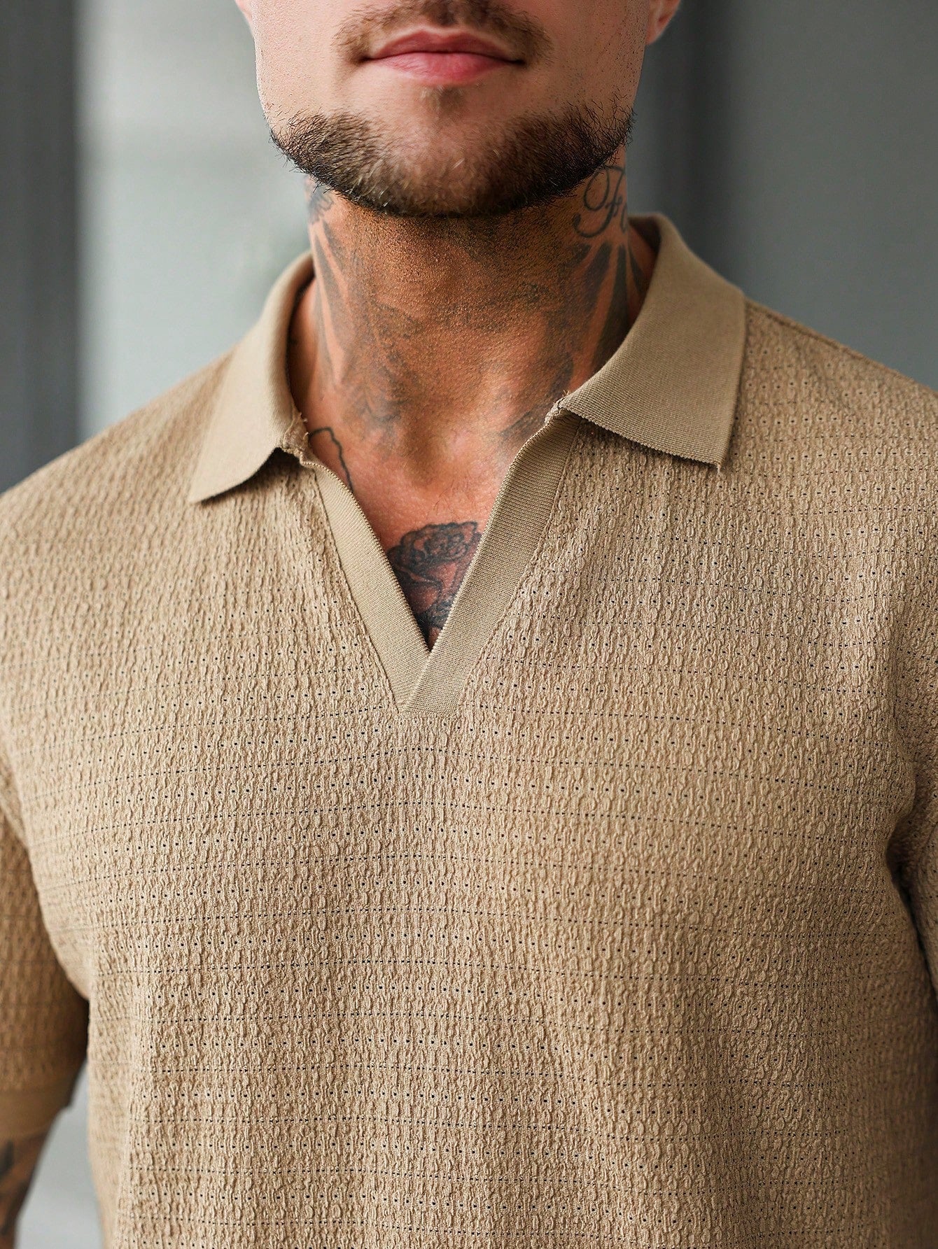 Camisa Polo Masculina Gola Aberta Textura Sofisticada Camisa Polo Masculina Gola Aberta Textura Sofisticada