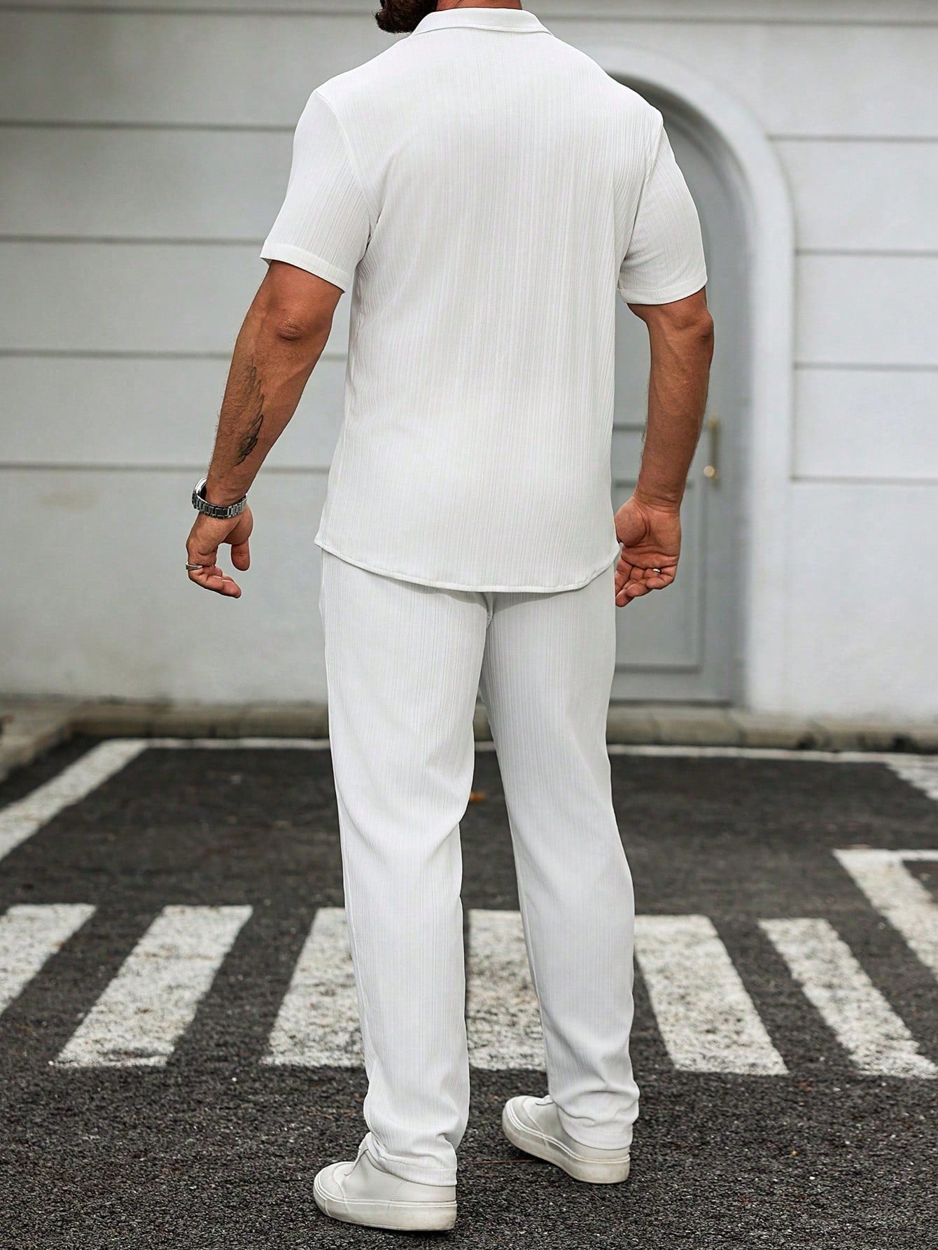 Conjunto Masculino Minimalista Com Blusa Lisa E Calça Casual Conjunto Masculino Minimalista Com Blusa Lisa E Calça