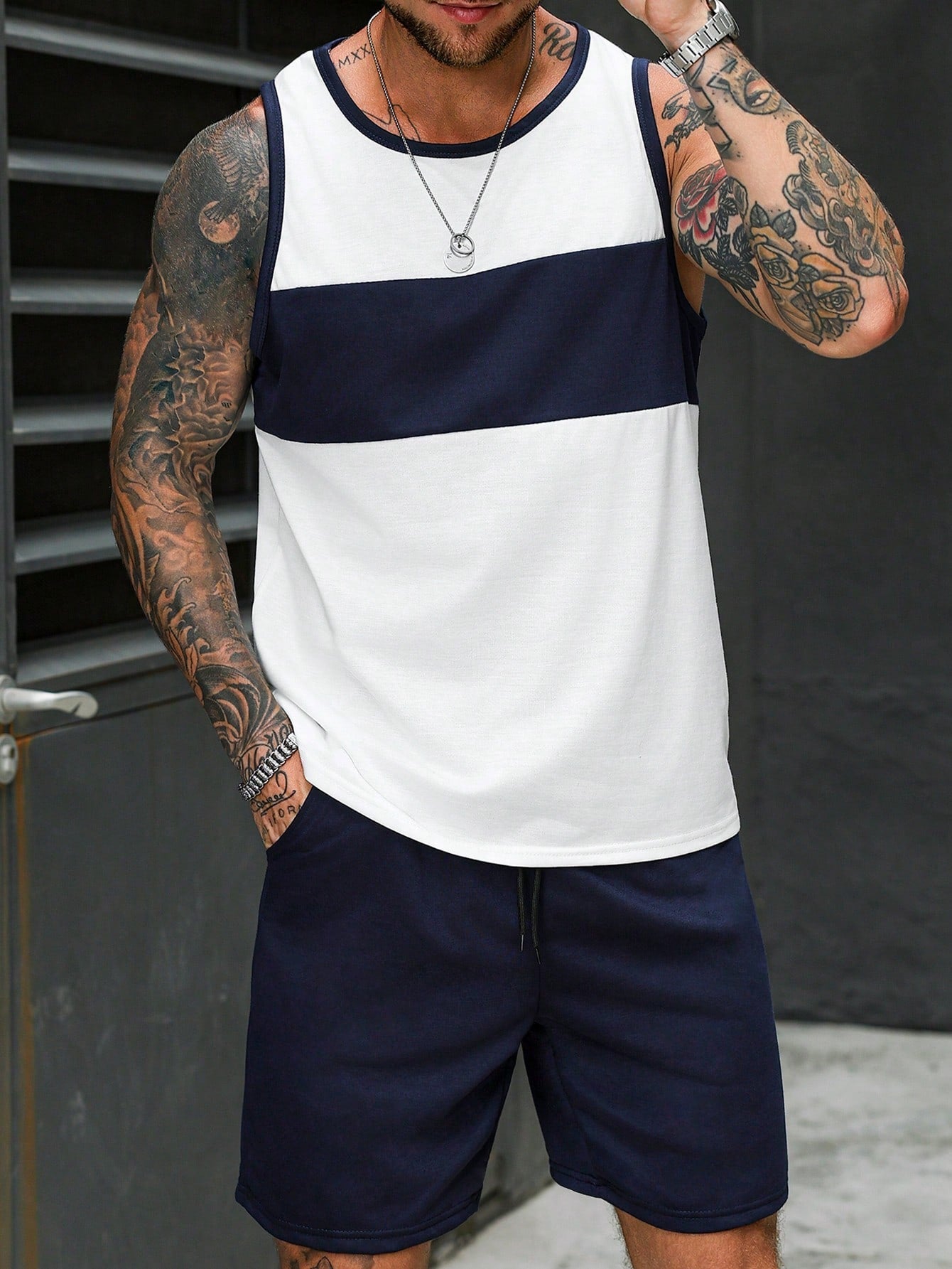 Conjunto Masculino Camiseta Color Block E Shorts Cós Ajustável Conjunto Masculino Camiseta Color Block E Shorts Cós