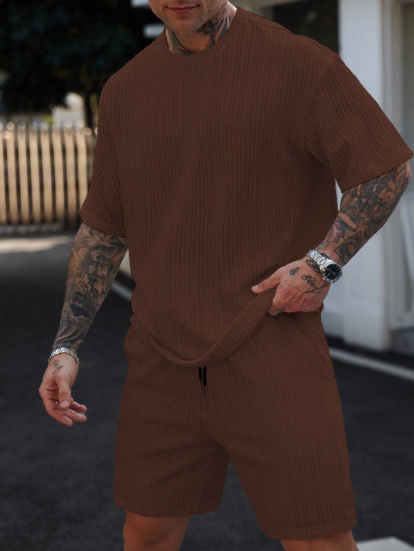 Conjunto Masculino Camiseta Texturizada Ombro Caído E Shorts Casuais Café / PP Conjunto Masculino Camiseta Texturizada