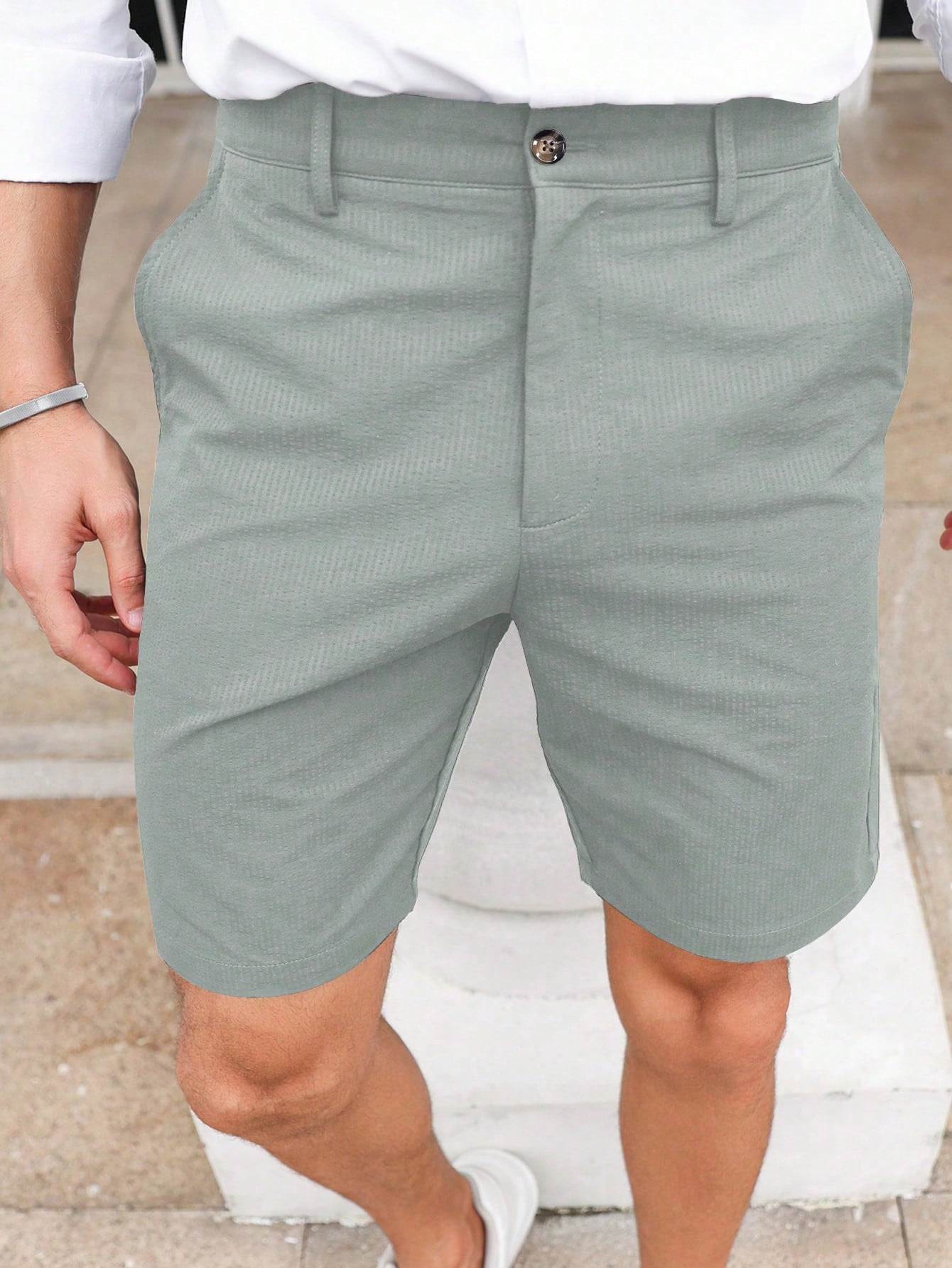 Shorts Masculino Slim Fit Com Bolsos Laterais E Estilo Casual Shorts Masculino Slim Fit Com Bolsos Laterais E Estilo