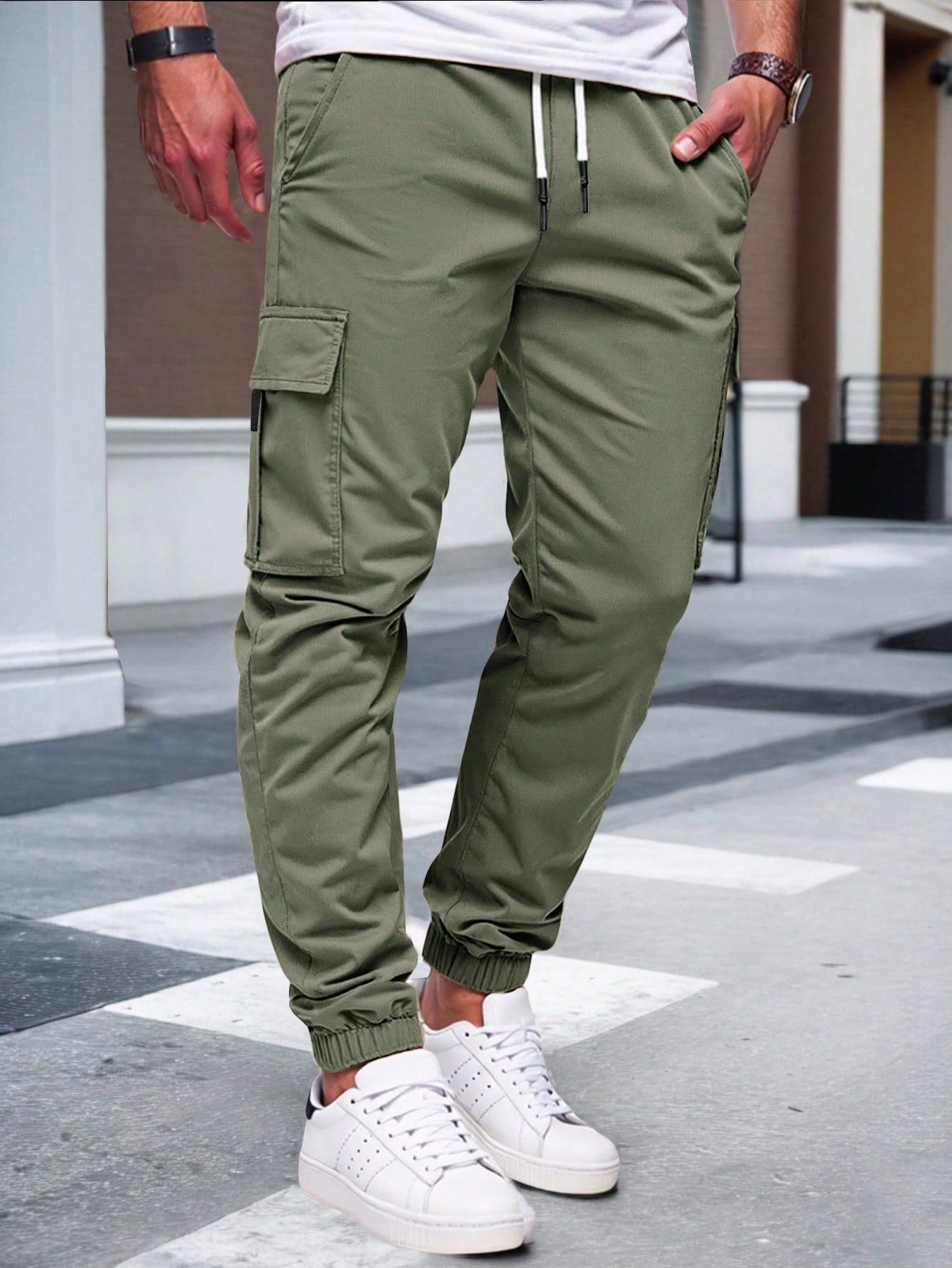 Calça Masculina Cargo Com Cintura Elástica E Cordão Ajustável Calça Masculina Cargo Com Cintura Elástica E Cordão