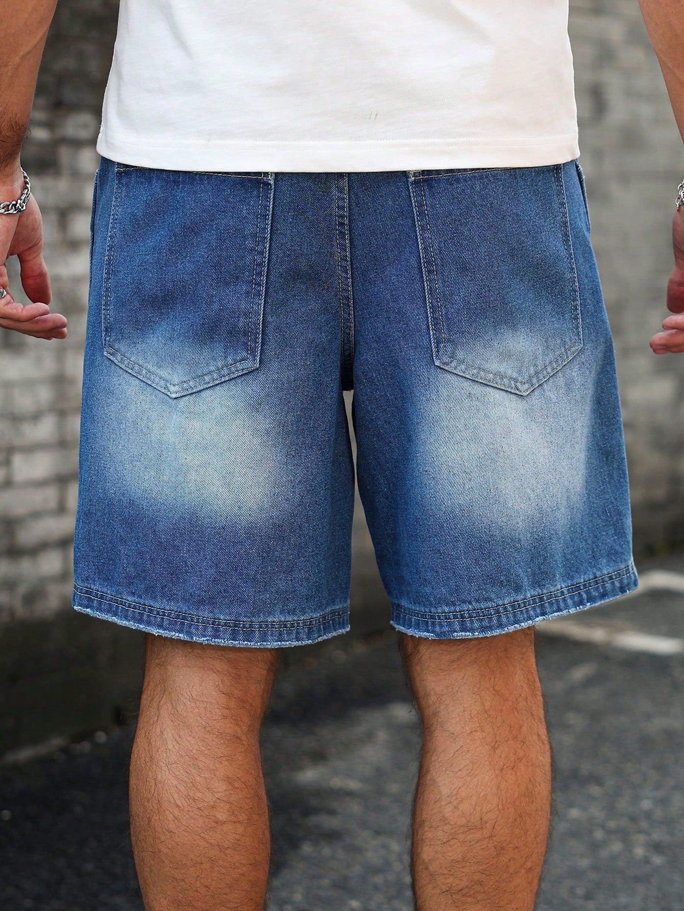 Bermuda Masculina Jeans Estilo Vintage Com Estampa Floral Bermuda Masculina Jeans Estilo Vintage Com Estampa Floral