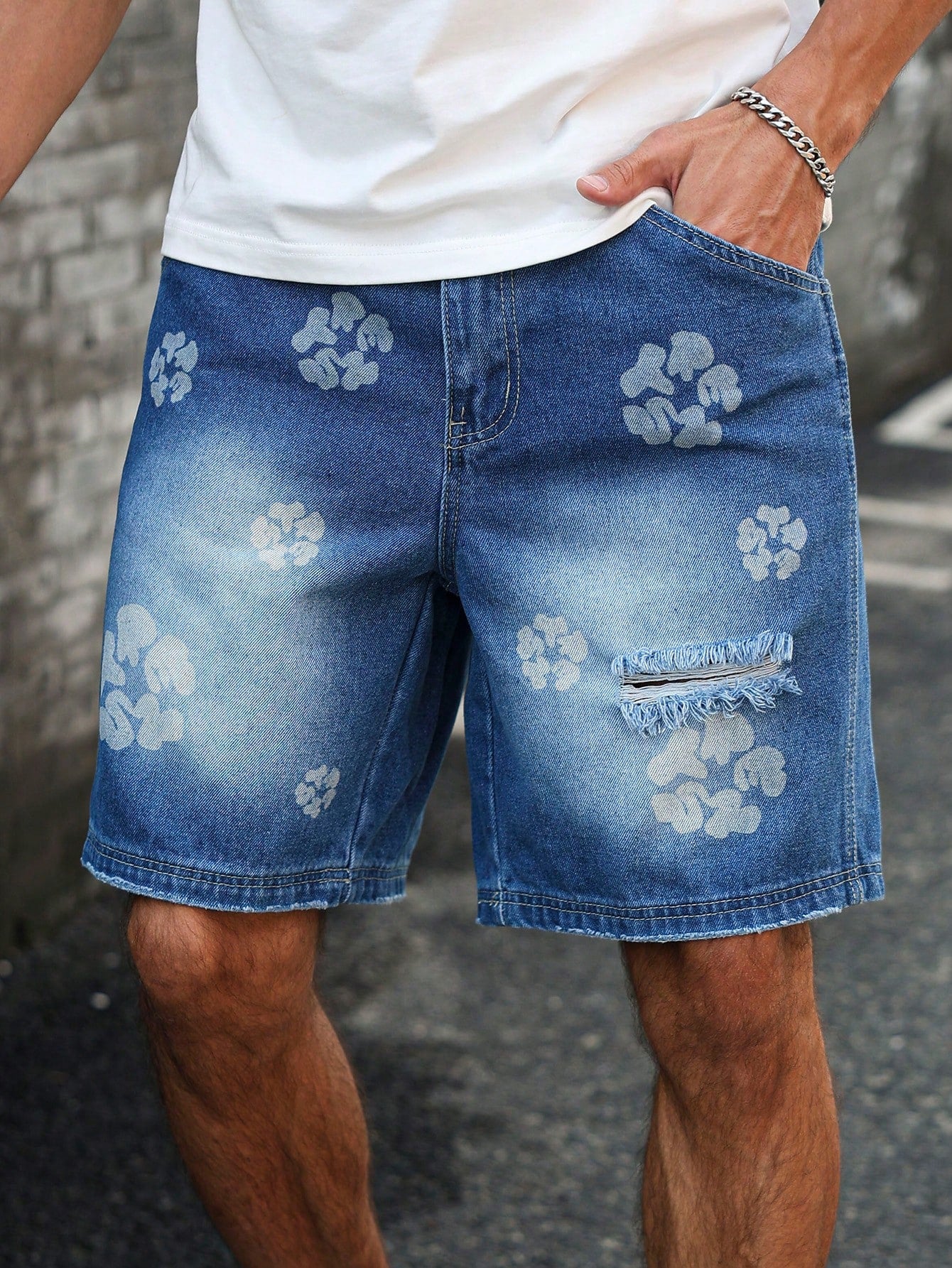 Bermuda Masculina Jeans Estilo Vintage Com Estampa Floral Bermuda Masculina Jeans Estilo Vintage Com Estampa Floral