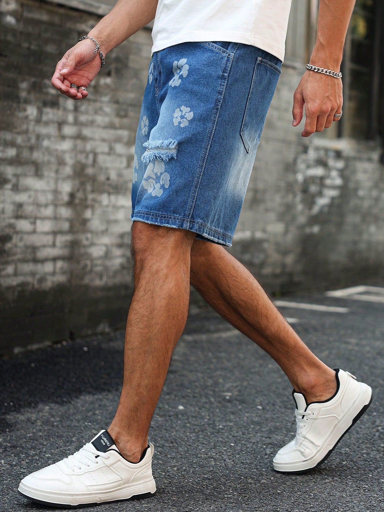 Bermuda Masculina Jeans Estilo Vintage Com Estampa Floral Bermuda Masculina Jeans Estilo Vintage Com Estampa Floral