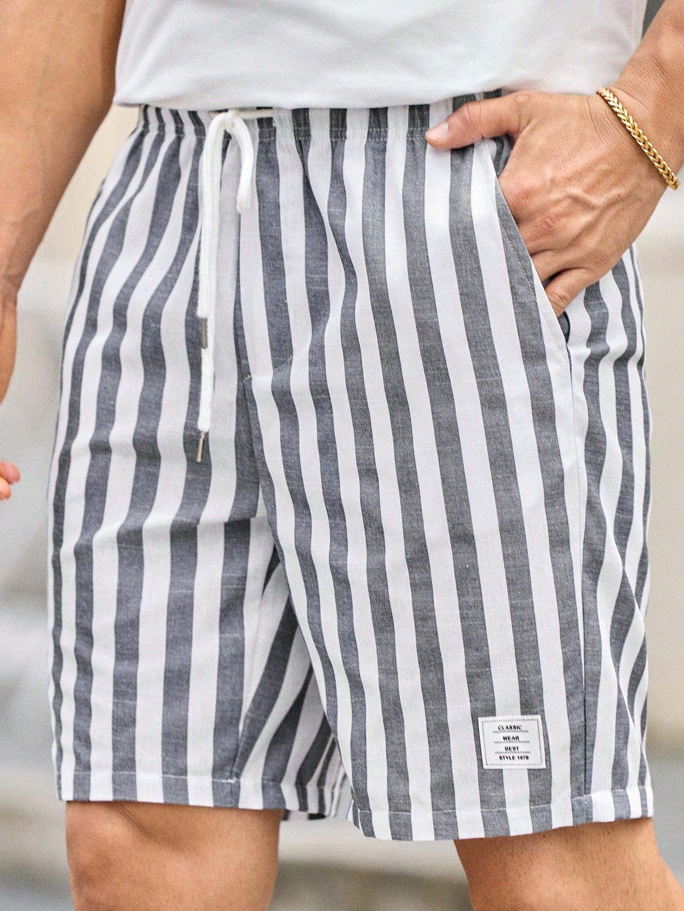 Shorts Masculino Listrado Com Cós Elástico E Cordão Ajustável Cinza / PP Shorts Masculino Listrado Com Cós Elástico E