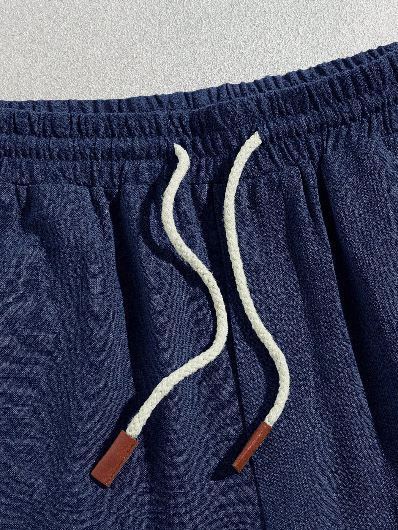 Shorts Masculino Casual Com Tecido Texturizado E Cordão Ajustável Shorts Masculino Casual Com Tecido Texturizado E