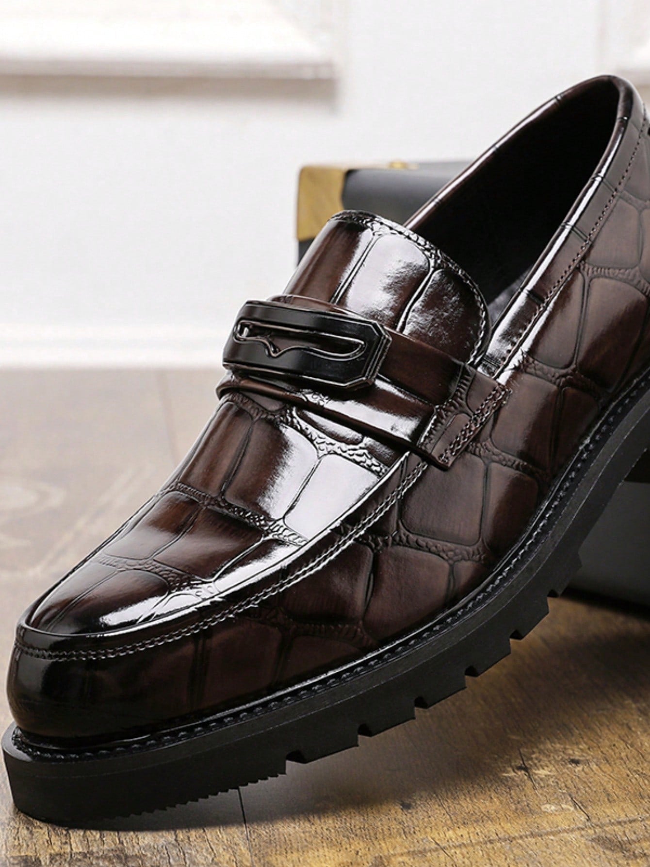 Sapato Masculino Loafer Croco Envernizado Solado Tratorado Sapato Masculino Loafer Croco Envernizado Solado Tratorado