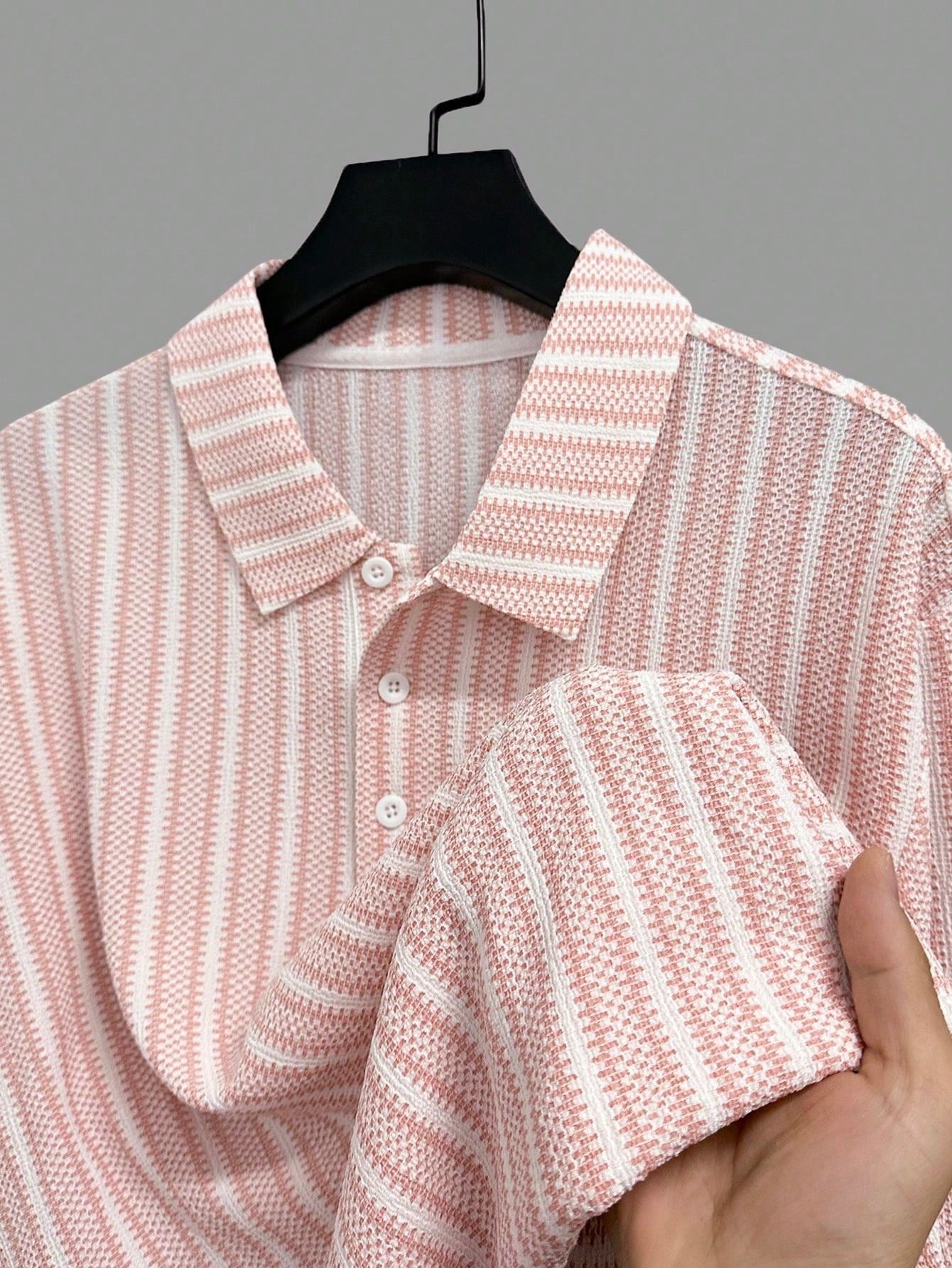 Camisa Polo Masculina Casual Manga Raglan Estampa Xadrez Rosa / PP Camisa Polo Masculina Casual Manga Raglan Estampa