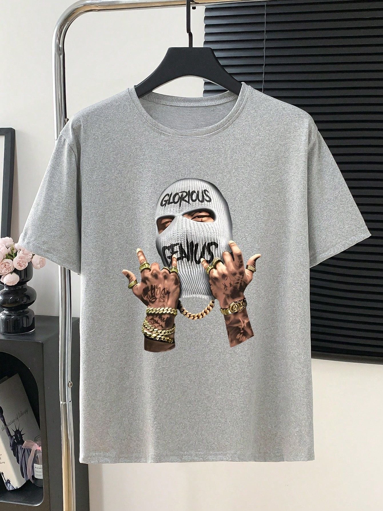 Camiseta Masculina Oversized Estampa Máscara Urbana Cinza / PP Camiseta Masculina Oversized Estampa Máscara Urbana