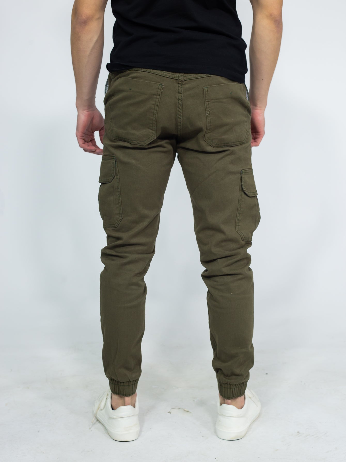 Calça Masculina Jogger Com Bolsos Laterais E Cintura Ajustável Calça Masculina Jogger Com Bolsos Laterais E Cintura