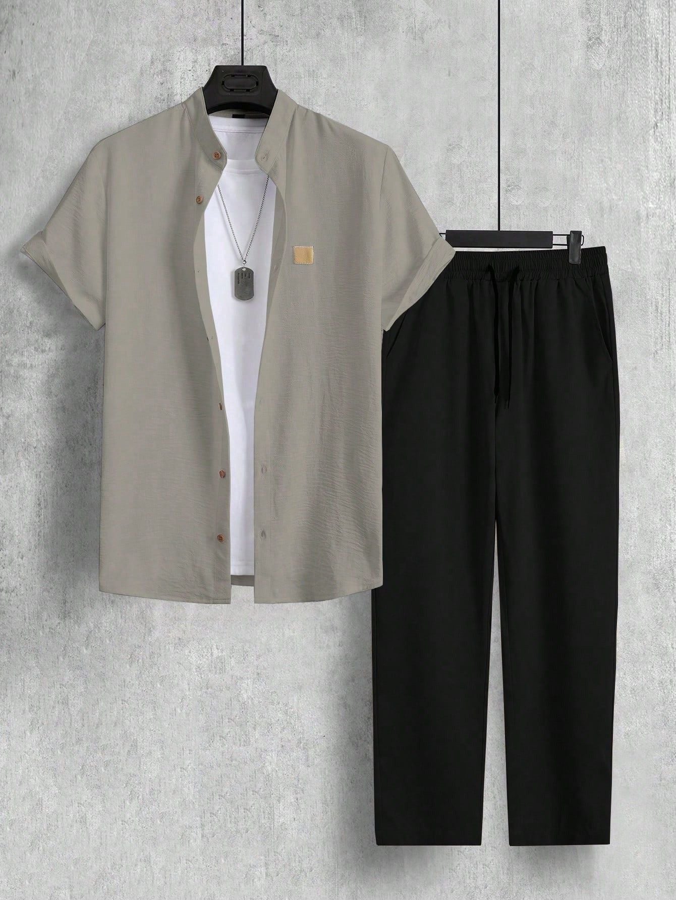 Conjunto Masculino Camisa Lisa E Calça Com Patch Decorativo Conjunto Masculino Camisa Lisa E Calça Com Patch Decorativo