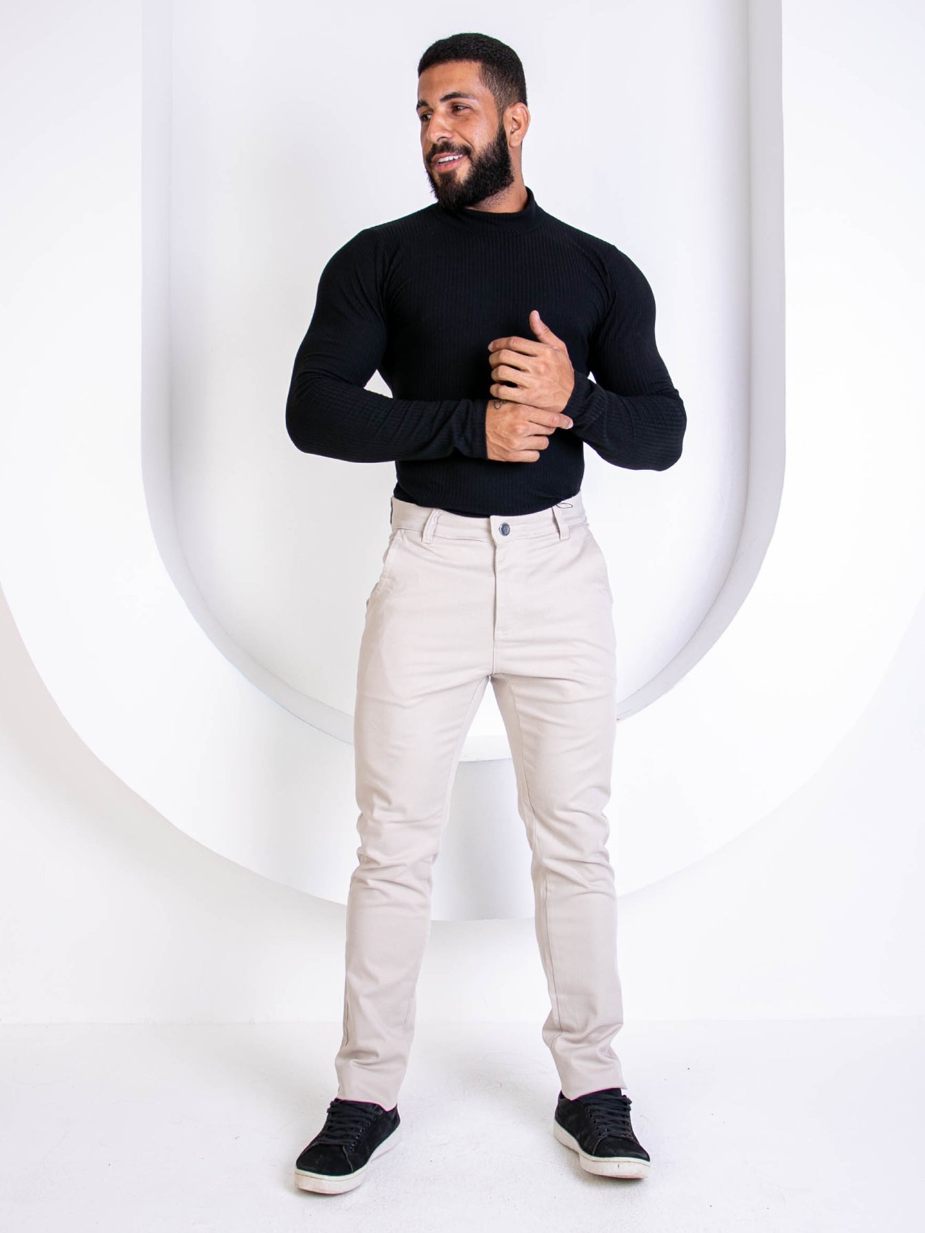 Calça Masculina Jeans Slim Fit Com Rasgos Discretos E Estilo Urbano Calça Masculina Jeans Slim Fit Com Rasgos Discretos