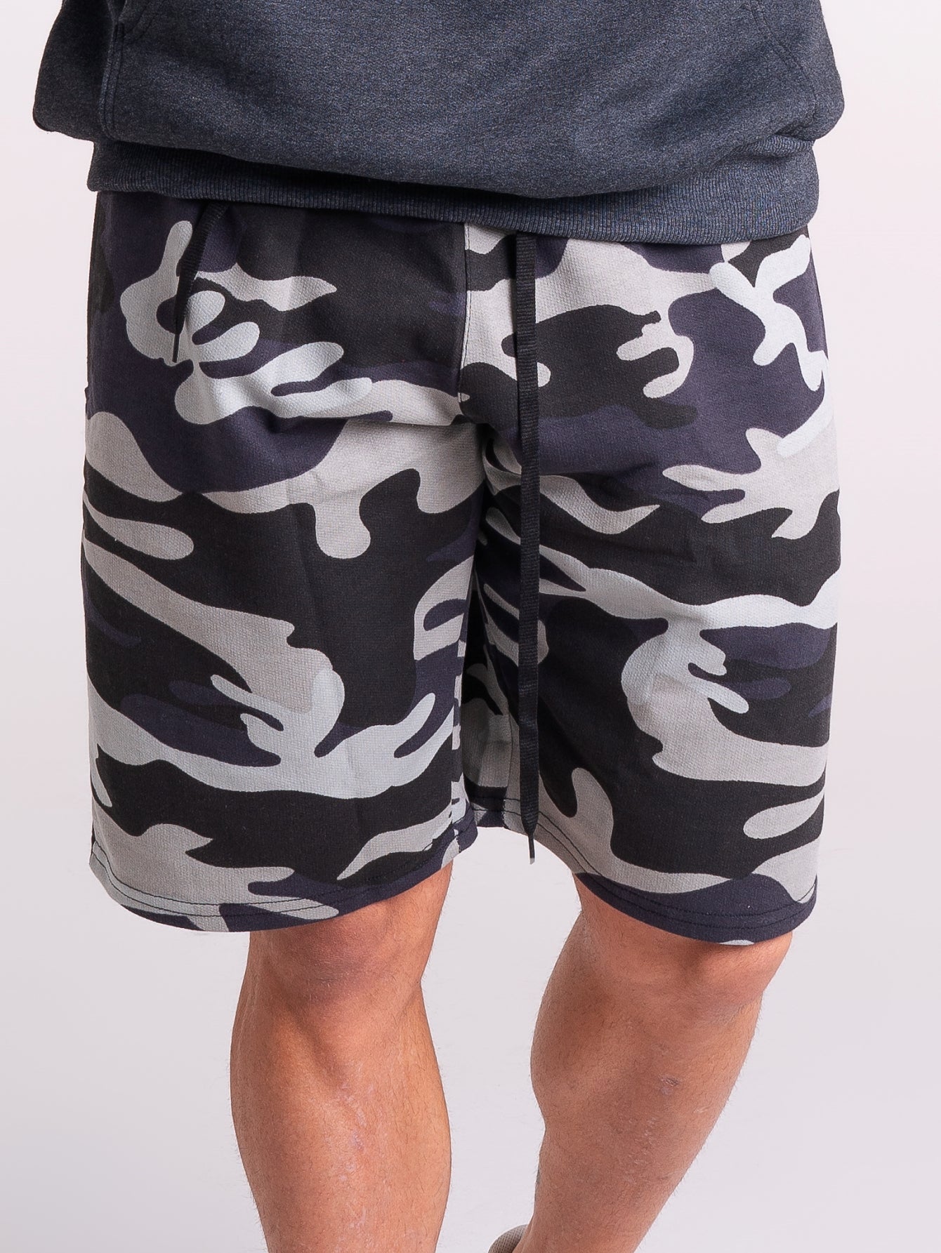 Bermuda Masculina Moletom Camuflada Com Visual Despojado Cinza / PP Bermuda Masculina Moletom Camuflada Com Visual