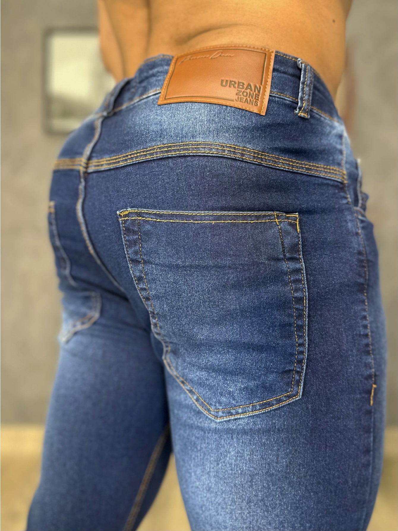 Calça Masculina Jeans Slim Fit Com Lavagem Clara E Estilo Urbano Calça Masculina Jeans Slim Fit Costura Contrastante E