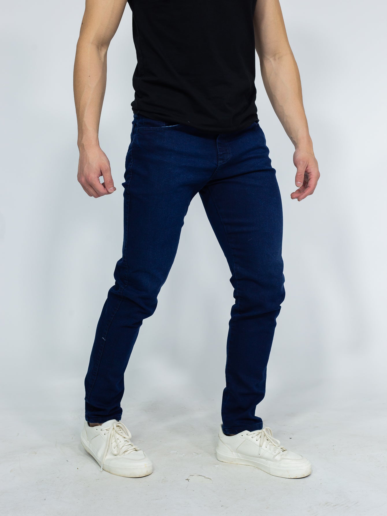 Calça Masculina Jeans Slim Fit Com Cintura Tradicional E Corte Ajustado Calça Masculina Jeans Slim Fit Com Cintura