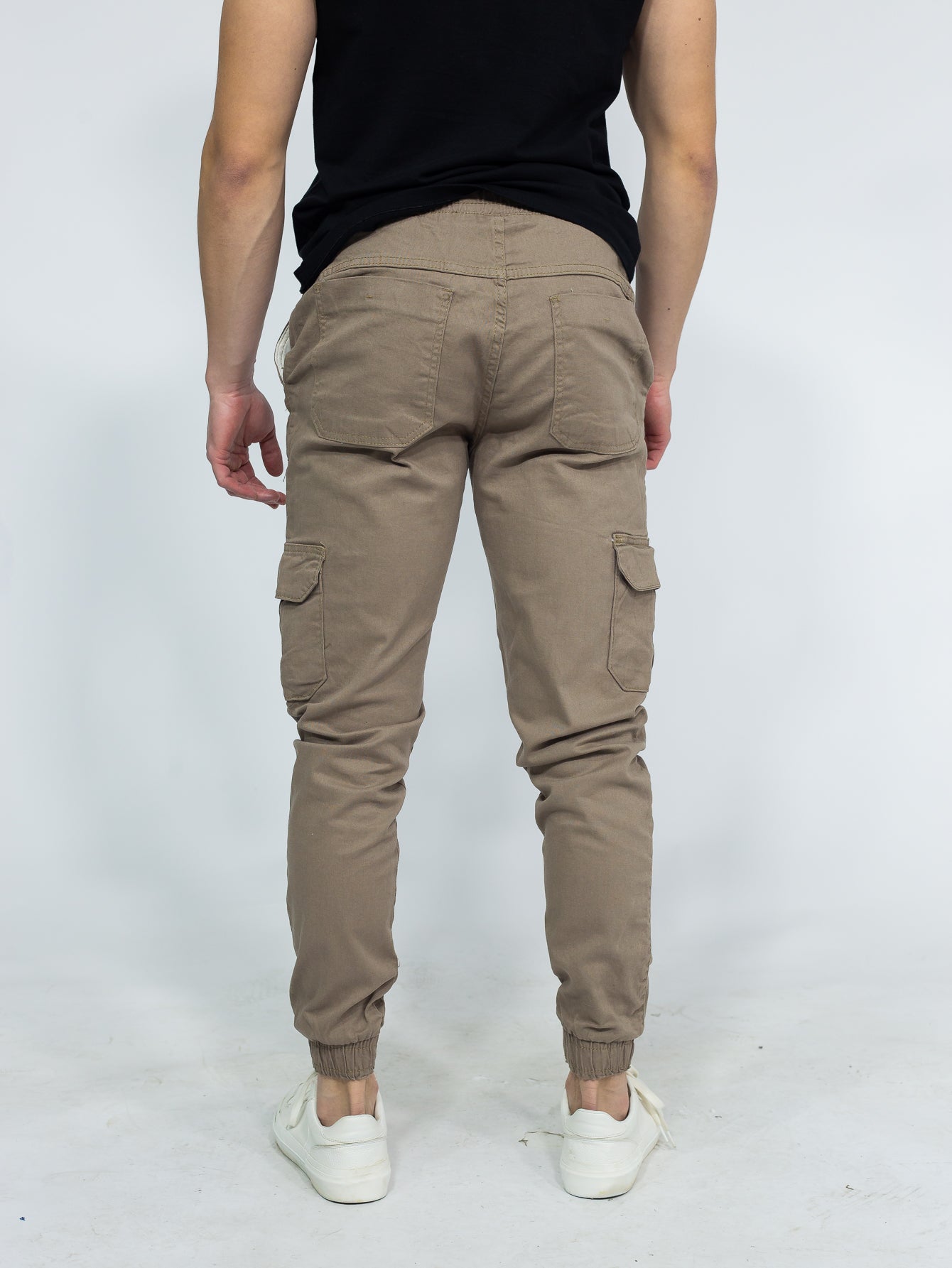 Calça Masculina Jogger Com Bolsos Laterais E Cintura Ajustável Calça Masculina Jogger Com Bolsos Laterais E Cintura