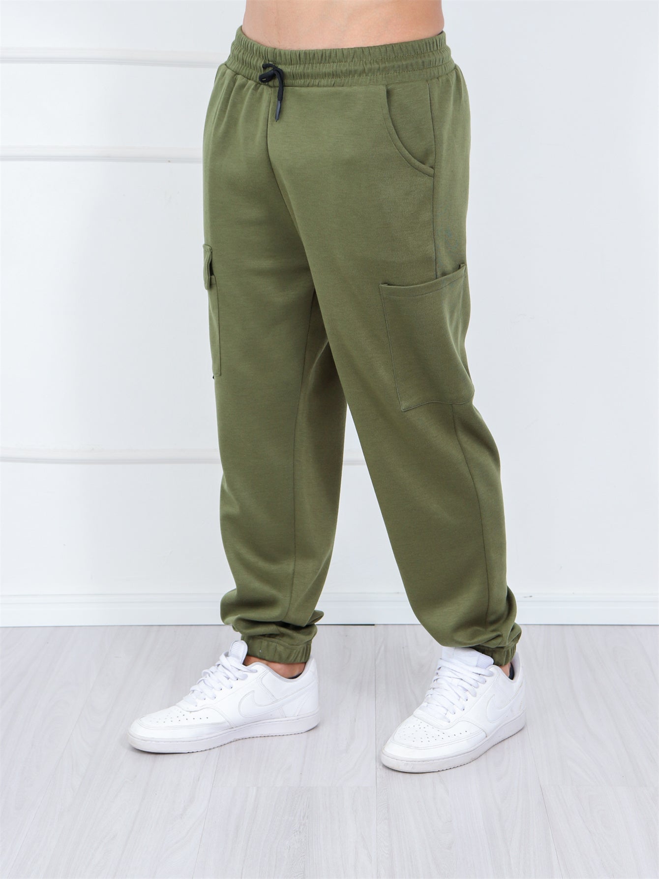 Calça Masculina Jogger Com Bolso Lateral E Estampa Frontal Verde Militar / PP Calça Masculina Jogger Com Bolso Lateral