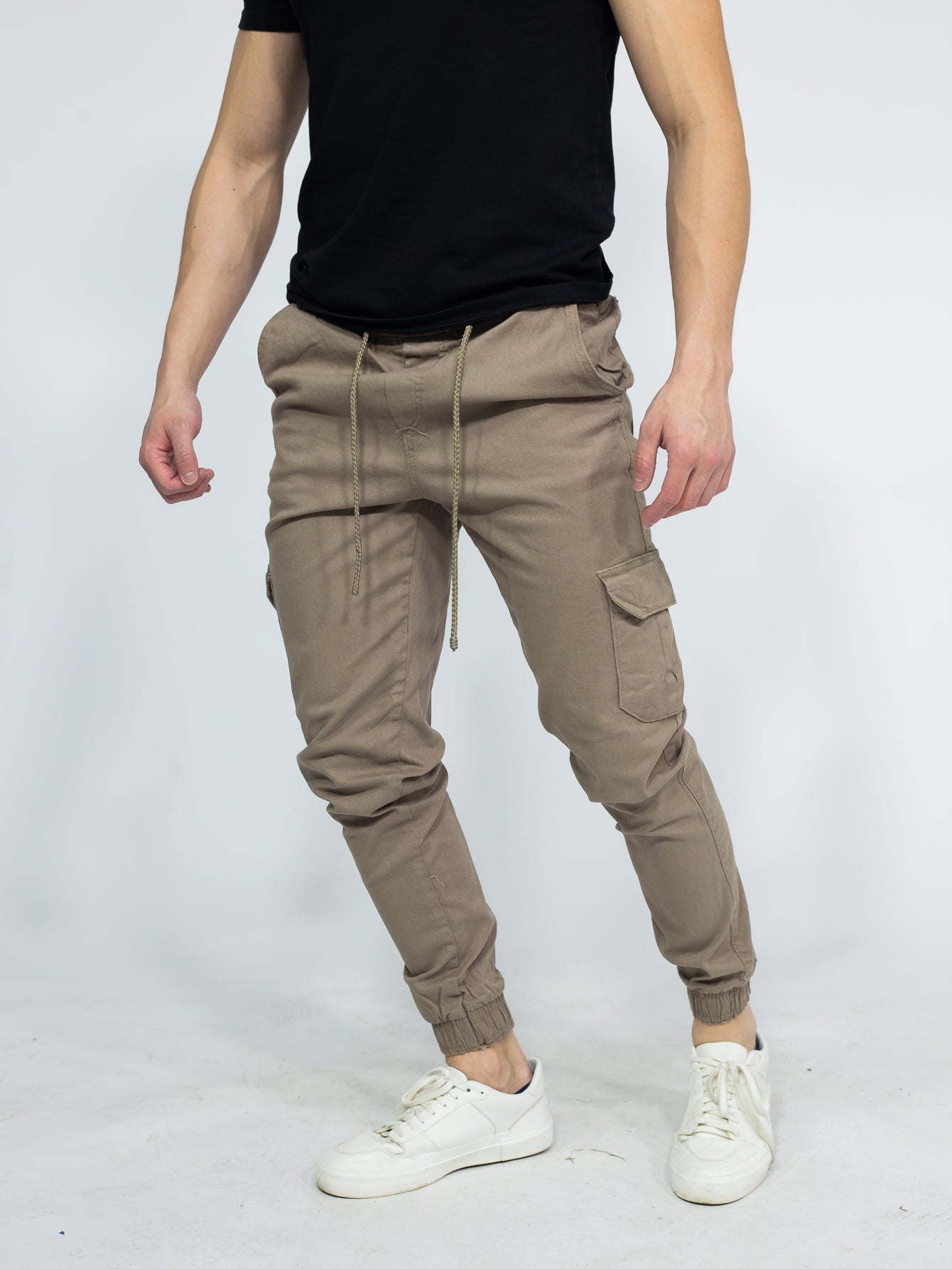 Calça Masculina Jogger Com Bolsos Laterais E Cintura Ajustável Caqui / PP Calça Masculina Jogger Com Bolsos Laterais E
