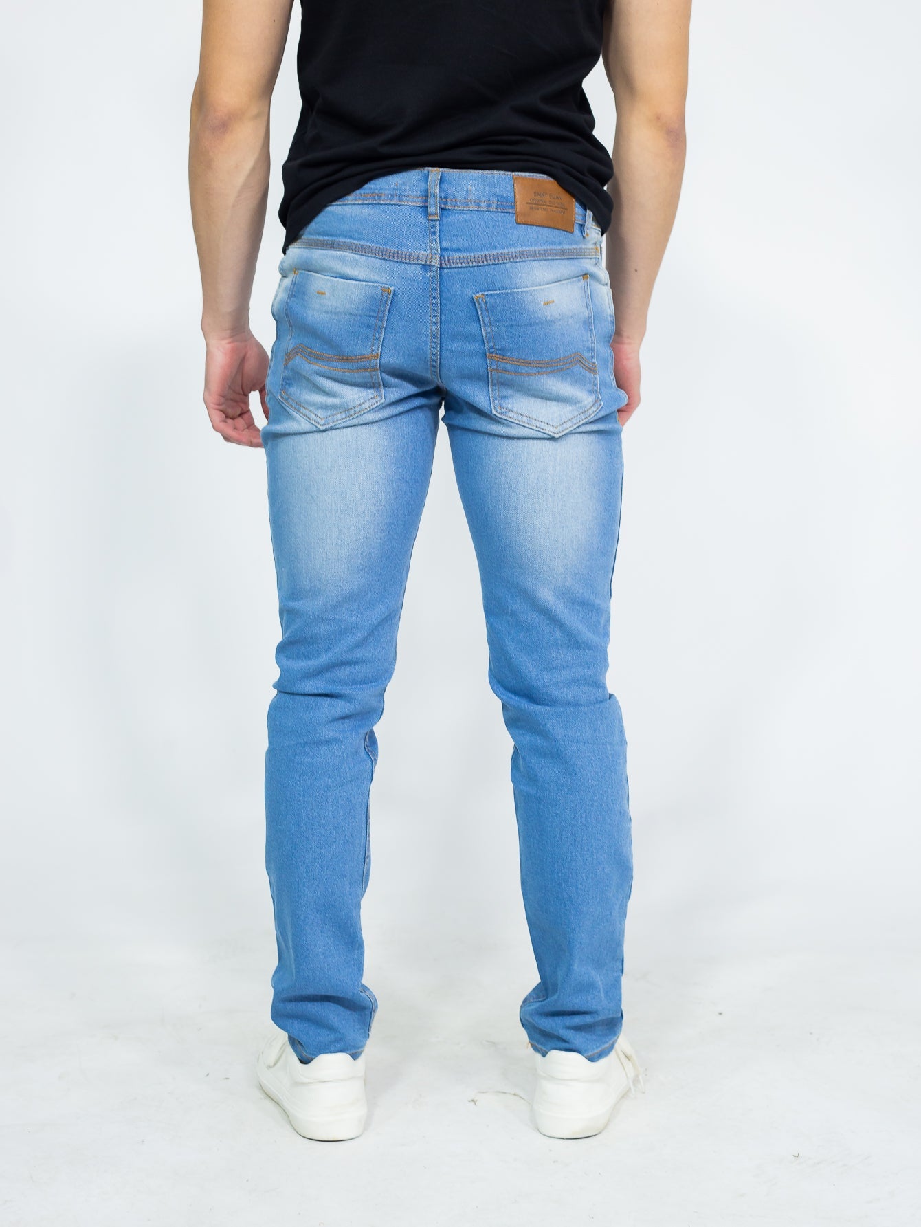 Calça Masculina Jeans Slim Fit Com Cintura Tradicional E Corte Ajustado Calça Masculina Jeans Slim Fit Com Cintura