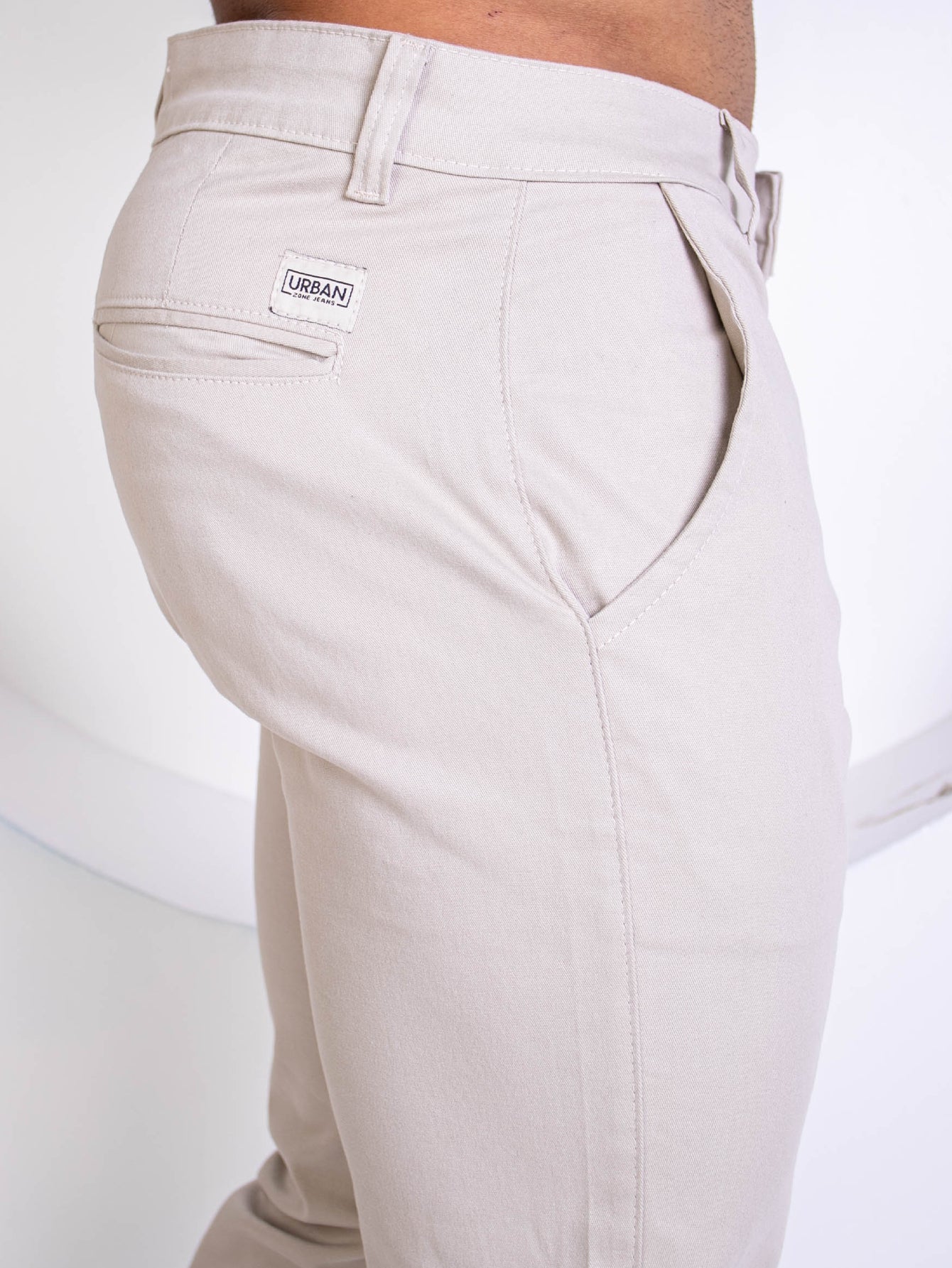 Calça Masculina Jeans Slim Fit Com Rasgos Discretos E Estilo Urbano Calça Masculina Jeans Slim Fit Com Rasgos Discretos