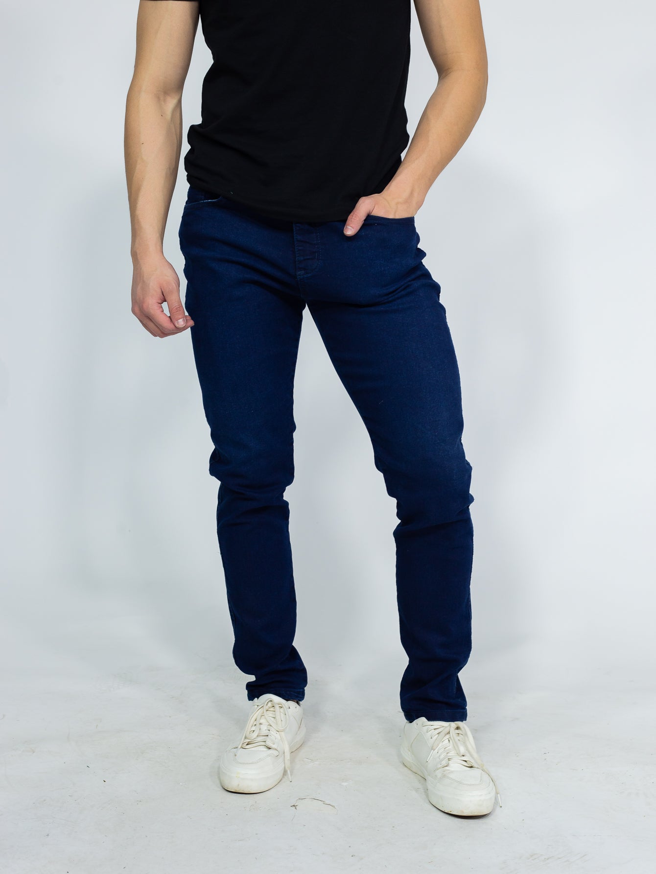 Calça Masculina Jeans Slim Fit Com Cintura Tradicional E Corte Ajustado Lavagem Escura / PP Calça Masculina Jeans Slim