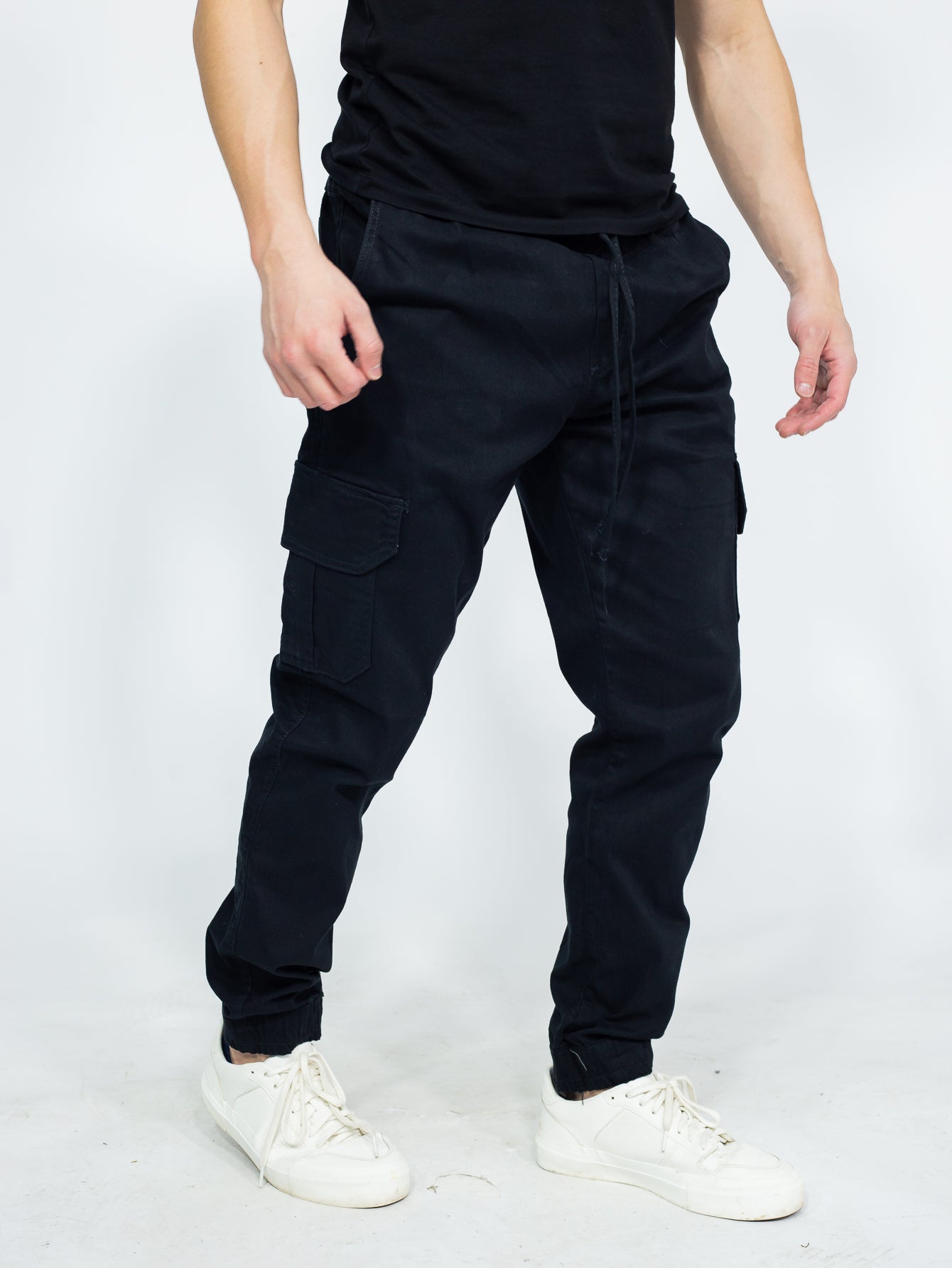 Calça Masculina Jogger Com Bolsos Laterais E Cintura Ajustável Calça Masculina Jogger Com Bolsos Laterais E Cintura