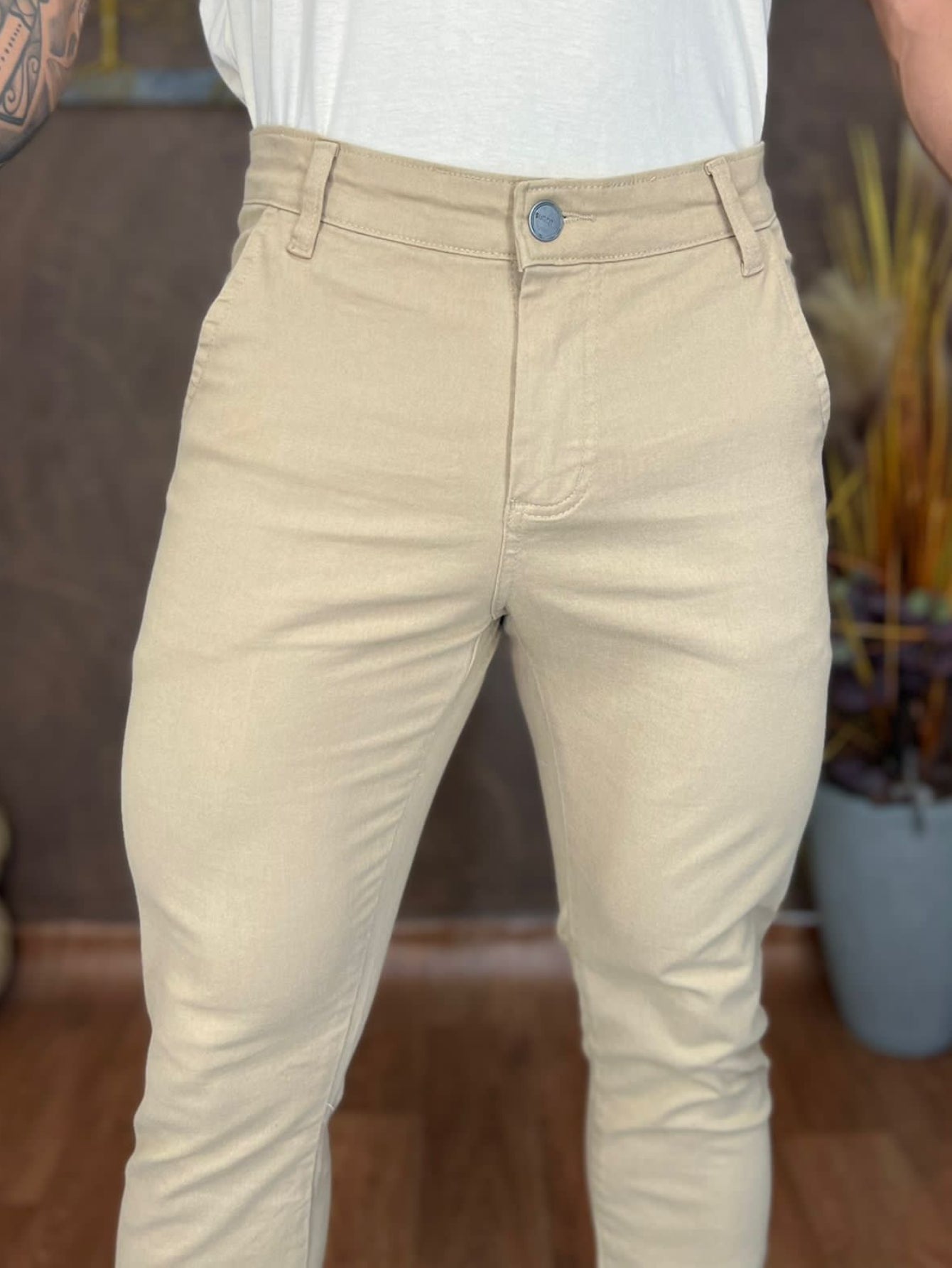 Calça Masculina Jeans Slim Fit Com Rasgos Discretos E Estilo Urbano Calça Masculina Jeans Slim Fit Com Rasgos Discretos