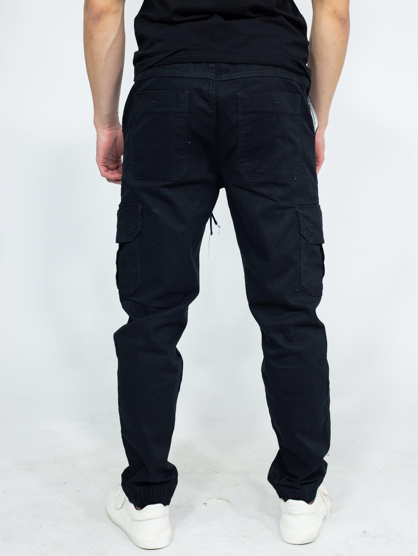 Calça Masculina Jogger Com Bolsos Laterais E Cintura Ajustável Calça Masculina Jogger Com Bolsos Laterais E Cintura