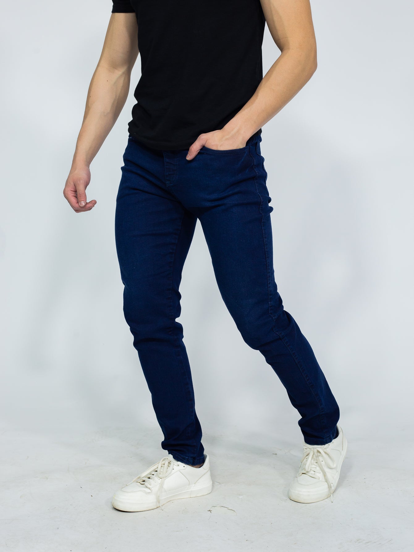 Calça Masculina Jeans Slim Fit Com Cintura Tradicional E Corte Ajustado Calça Masculina Jeans Slim Fit Com Cintura