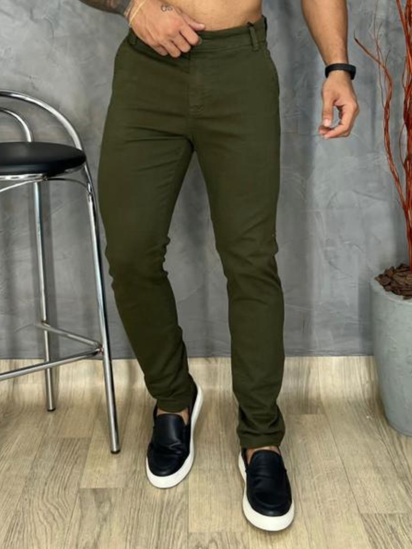 Calça Masculina Jeans Slim Fit Com Lavagem Média E Design Clean Verde Militar / PP Calça Masculina Jeans Slim Fit Com