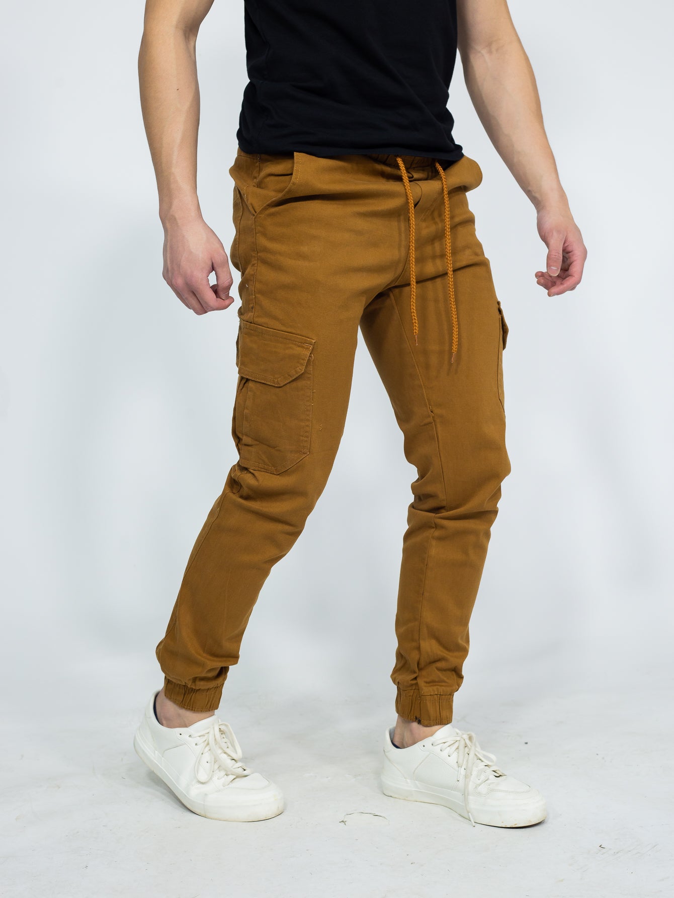 Calça Masculina Jogger Com Bolsos Laterais E Cintura Ajustável Caramelo / PP Calça Masculina Jogger Com Bolsos Laterais