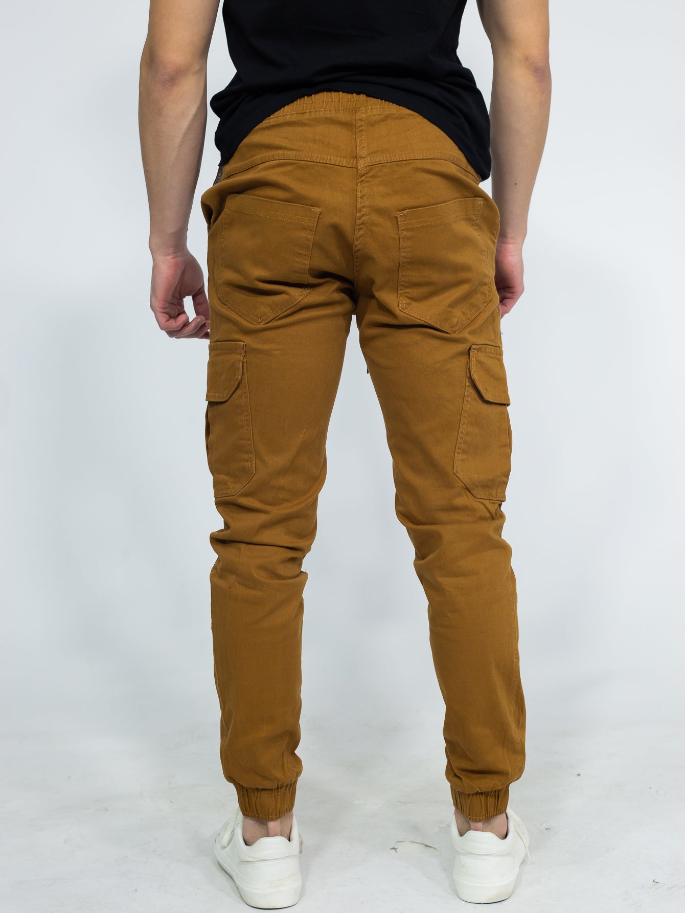 Calça Masculina Jogger Com Bolsos Laterais E Cintura Ajustável Calça Masculina Jogger Com Bolsos Laterais E Cintura