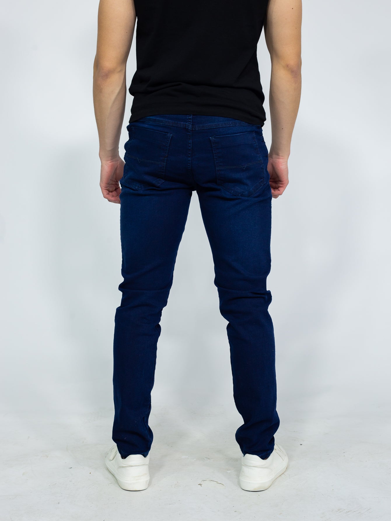 Calça Masculina Jeans Slim Fit Com Cintura Tradicional E Corte Ajustado Calça Masculina Jeans Slim Fit Com Cintura