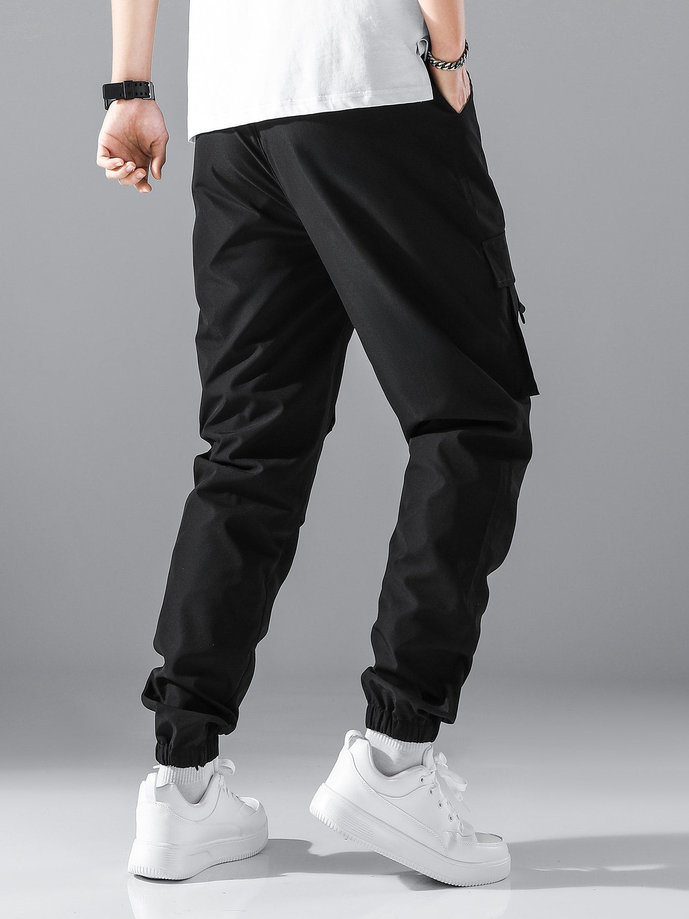 Calça Masculina Cargo Estilo Jogger Com Bolsos Laterais Calça Masculina Cargo Estilo Jogger Com Bolsos Laterais