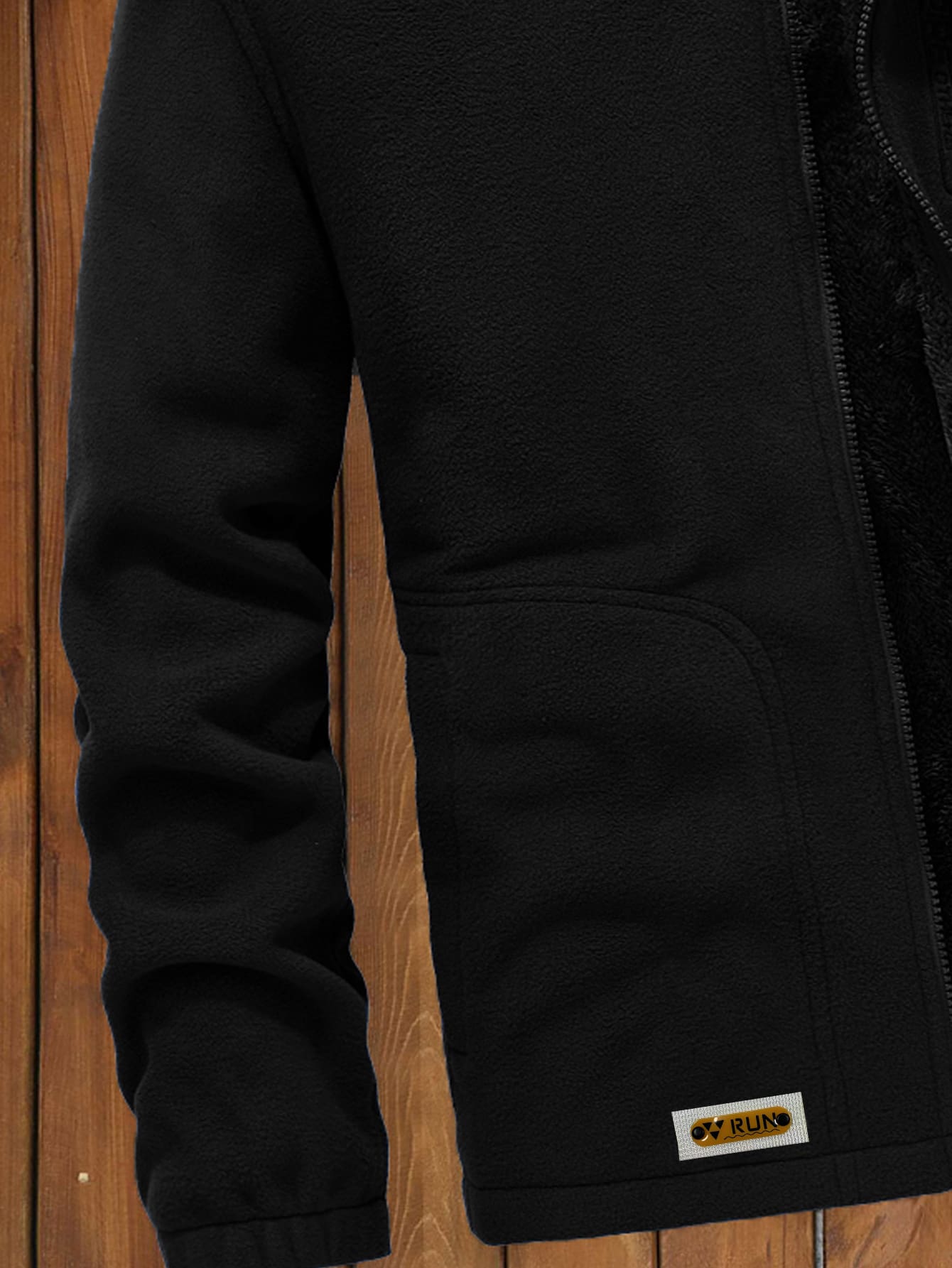 Moletom Masculino Forrado Com Patches Decorativos Moletom Masculino Forrado Com Patches Decorativos