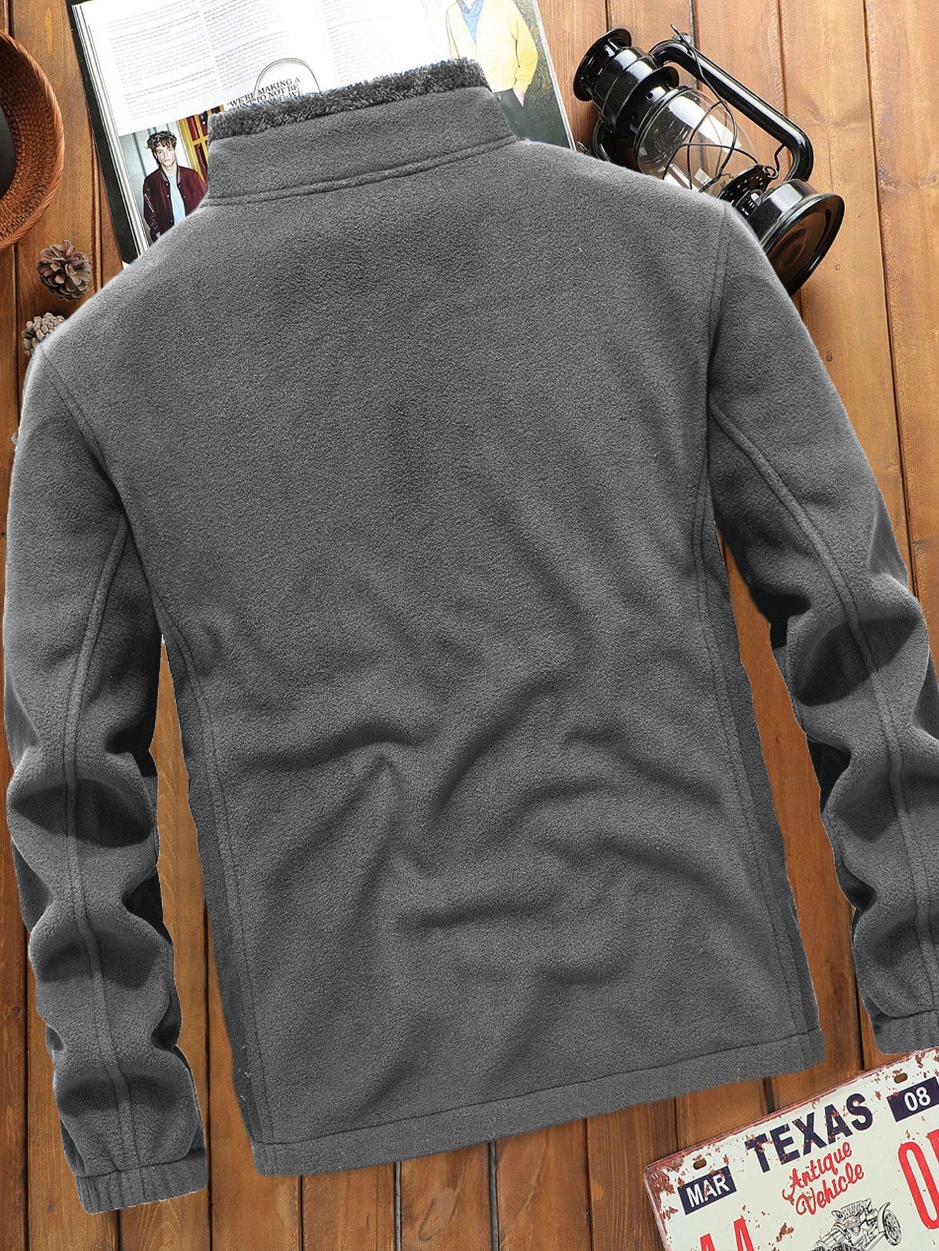 Moletom Masculino Forrado Com Patches Decorativos Moletom Masculino Forrado Com Patches Decorativos