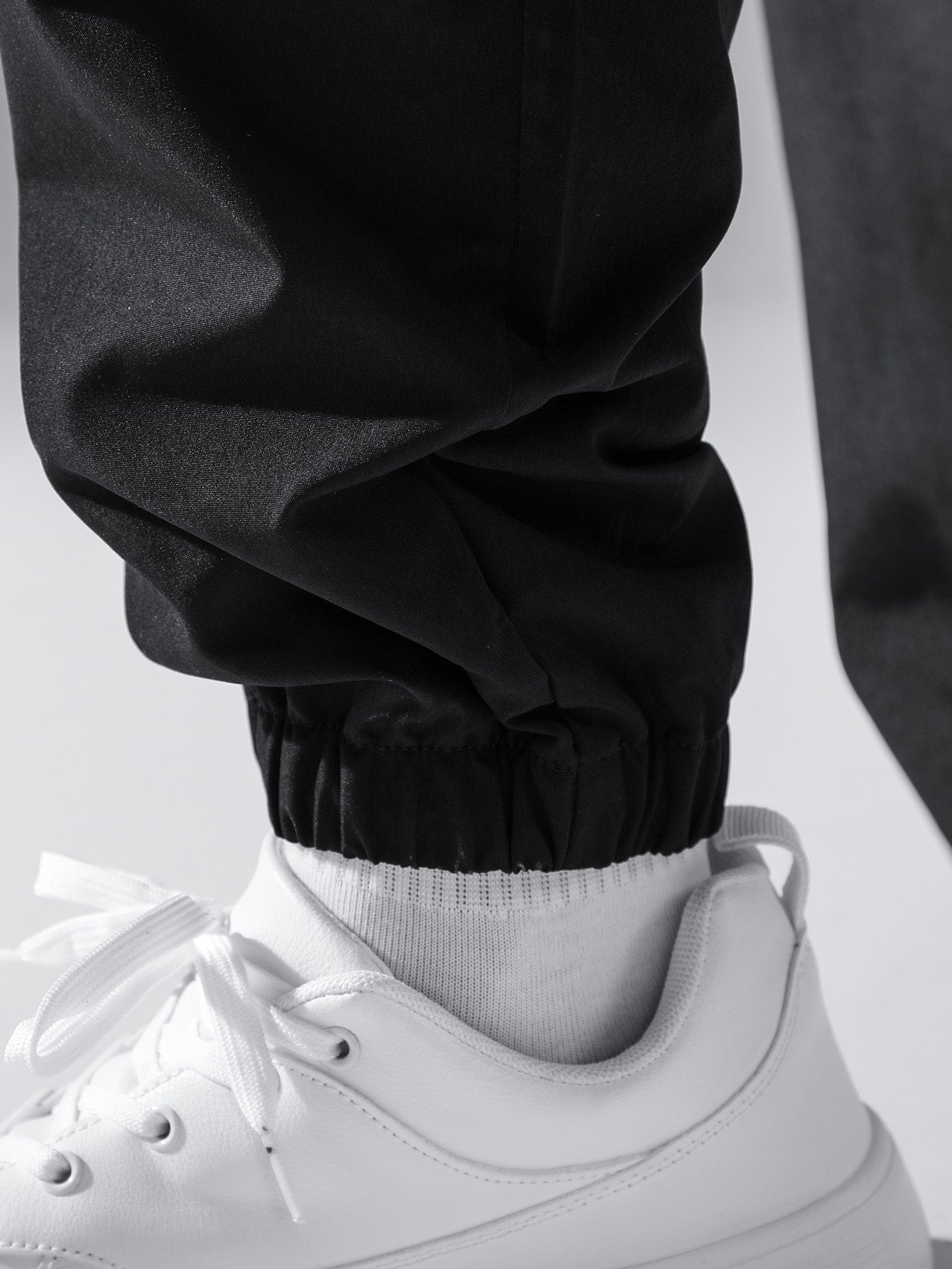 Calça Masculina Cargo Estilo Jogger Com Bolsos Laterais Calça Masculina Cargo Estilo Jogger Com Bolsos Laterais