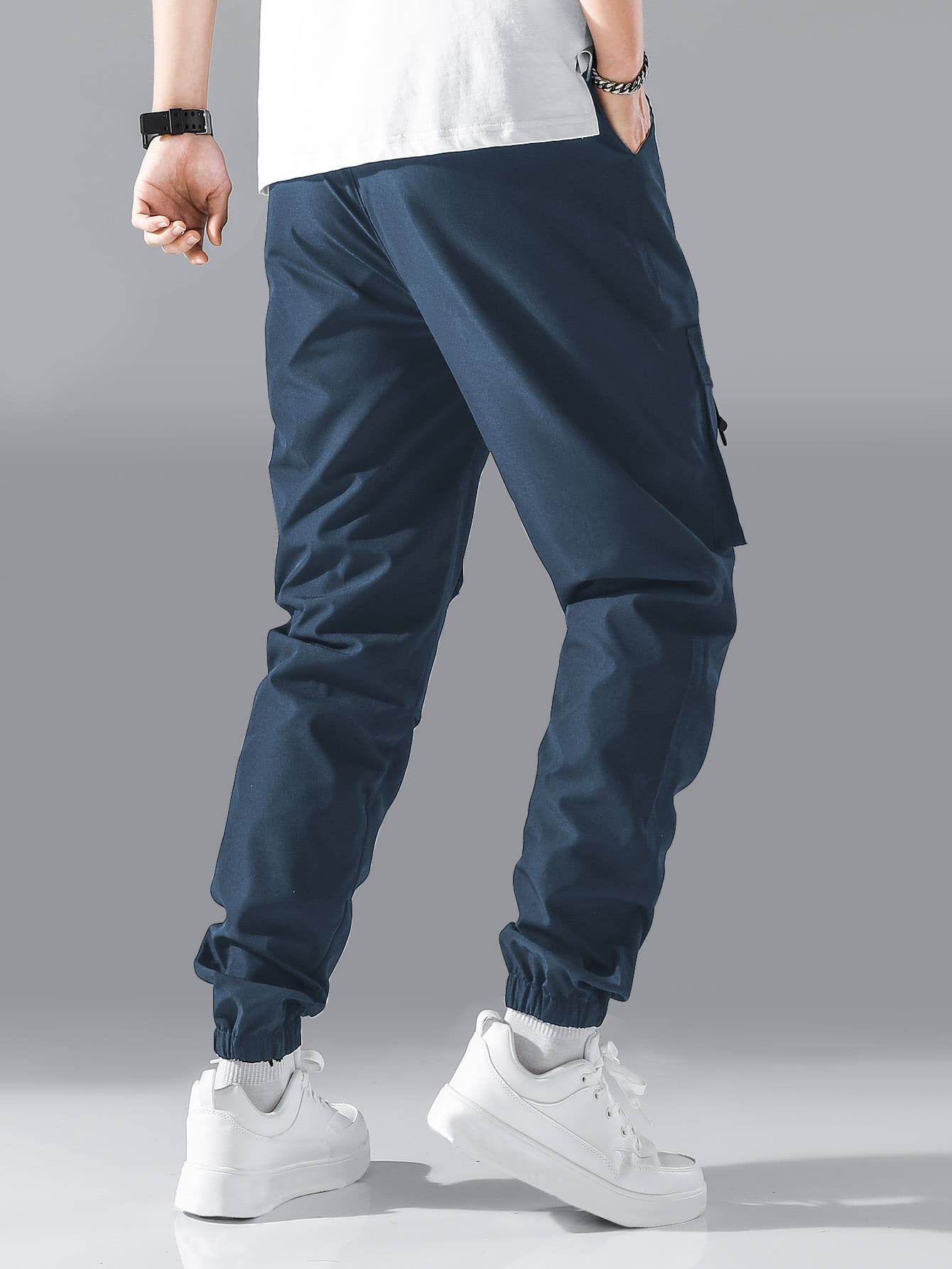 Calça Masculina Cargo Estilo Jogger Com Bolsos Laterais Calça Masculina Cargo Estilo Jogger Com Bolsos Laterais