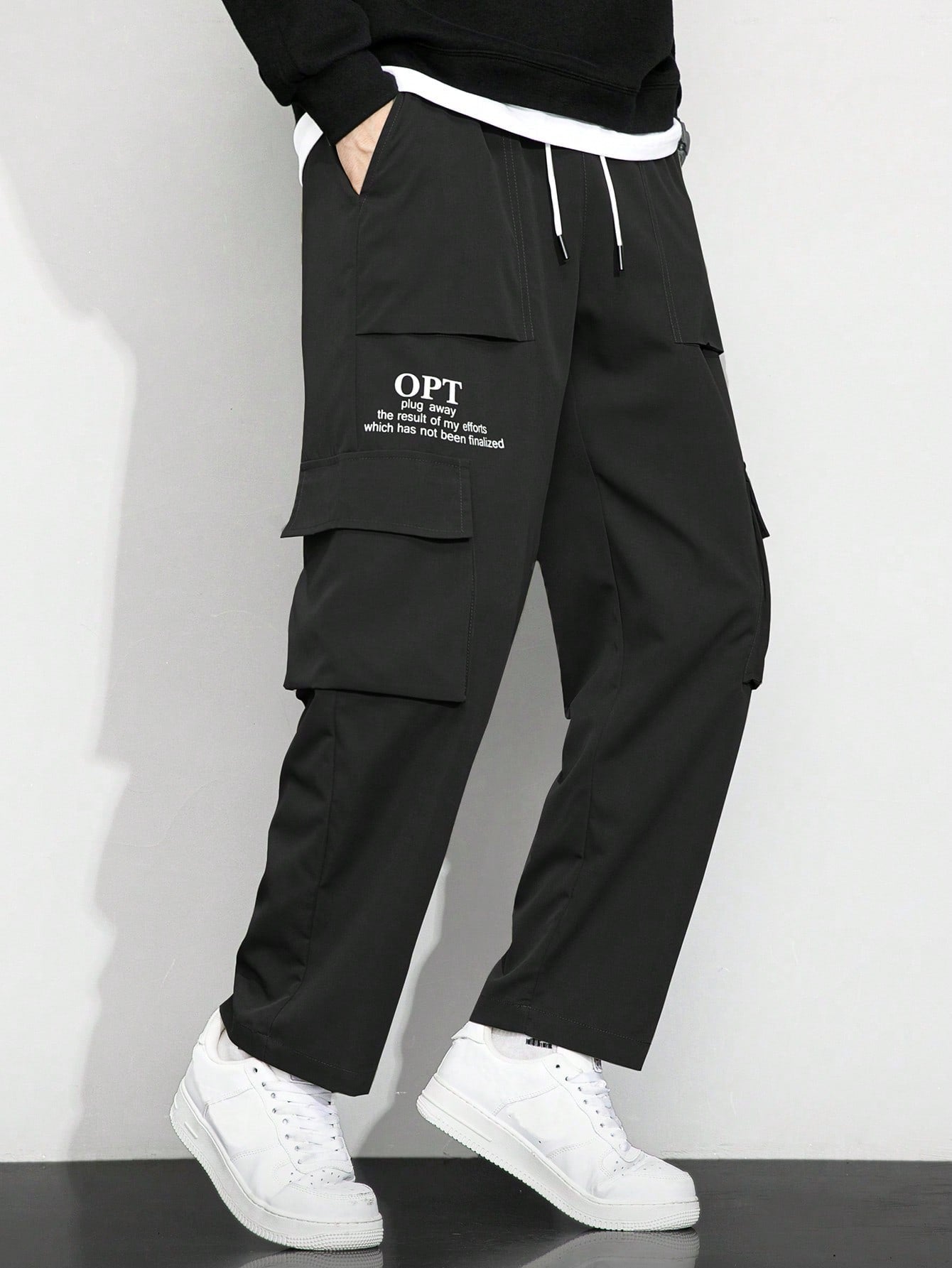 Calça Masculina Cargo Solta Estampa Gráfica E Bolsos Sobrepostos Calça Masculina Cargo Solta Estampa Gráfica E Bolsos