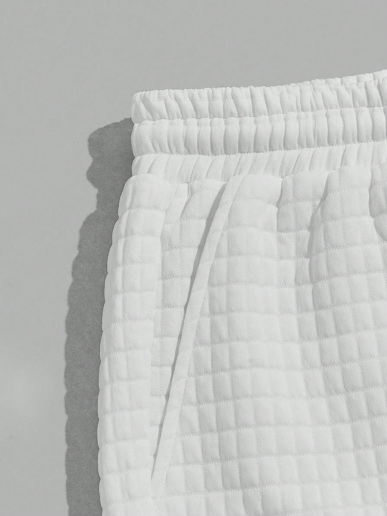 Shorts Masculino Matelassê Cós Ajustável E Detalhes Contrastantes Shorts Masculino Matelassê Cós Ajustável E Detalhes