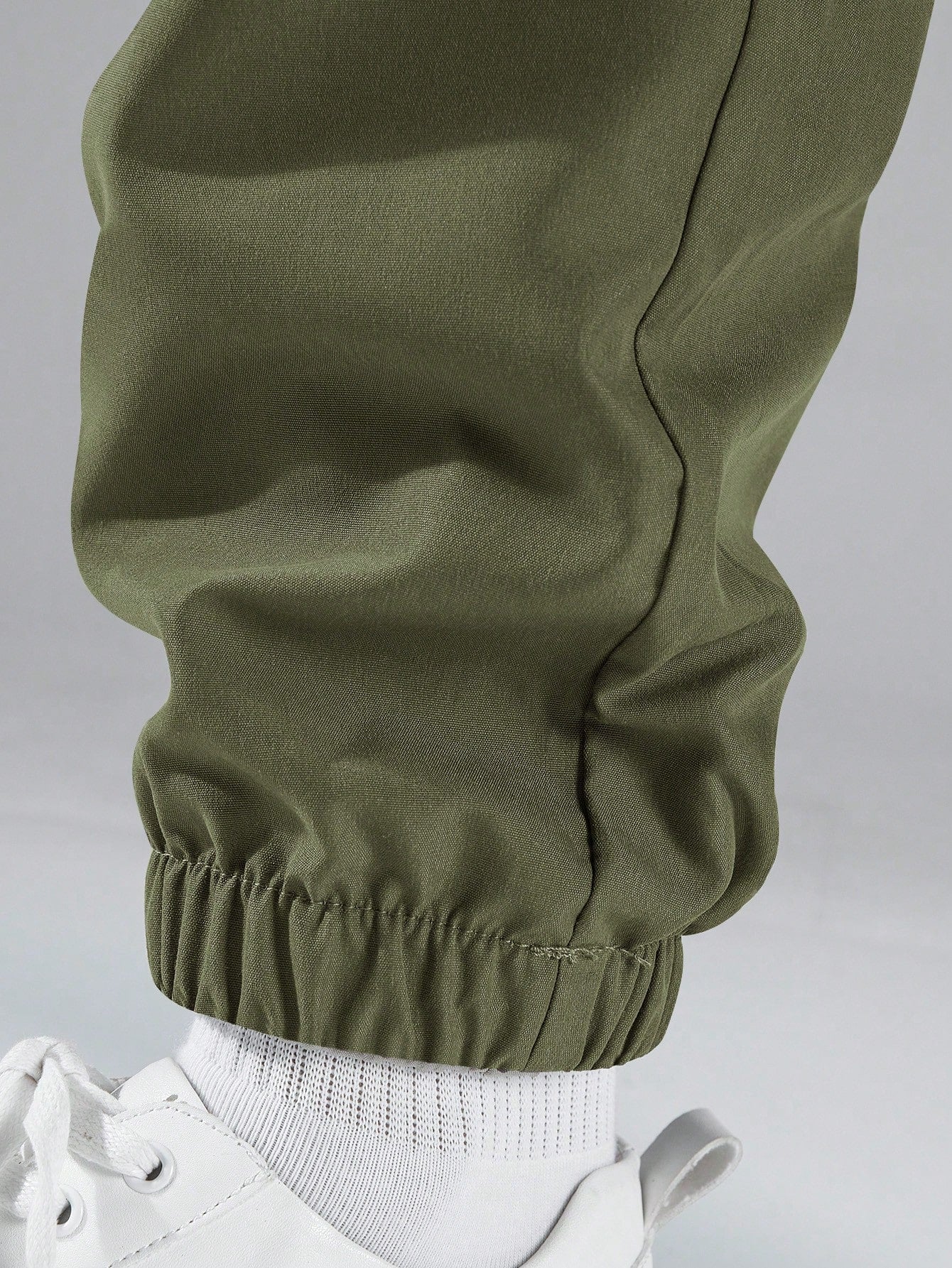 Calça Masculina Cargo Estilo Jogger Com Bolsos Laterais Calça Masculina Cargo Estilo Jogger Com Bolsos Laterais