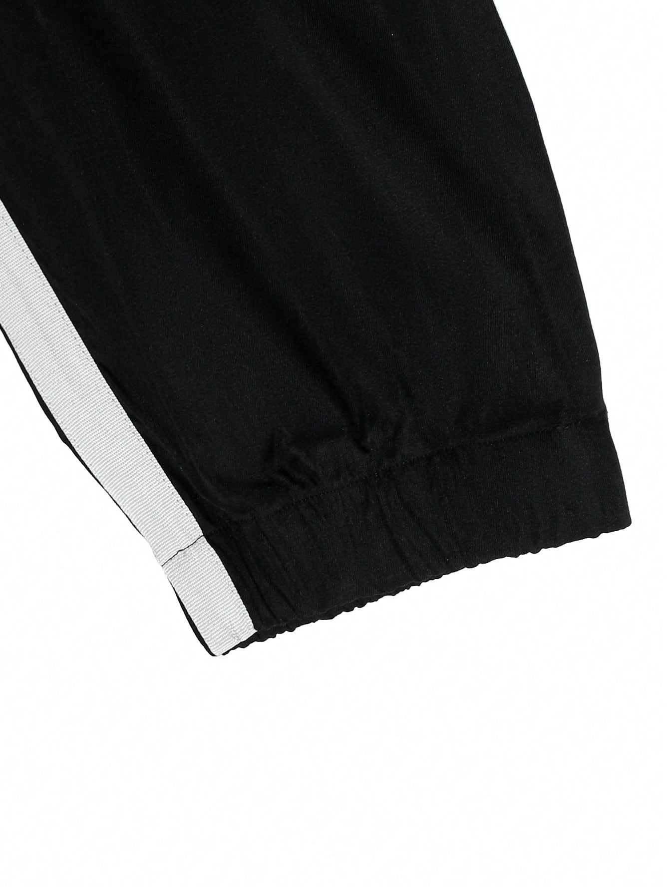 Calça Masculina Jogger Com Faixa Lateral E Bolsos Cargo Calça Masculina Jogger Com Faixa Lateral E Bolsos Cargo