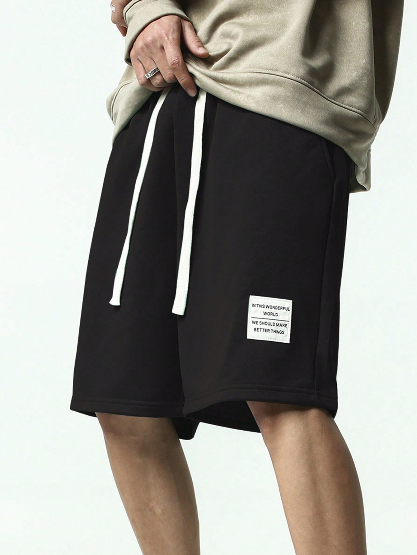 Shorts Masculino Oversized Detalhes Bordados E Cintura Ajustável Preto / PP Shorts Masculino Oversized Detalhes
