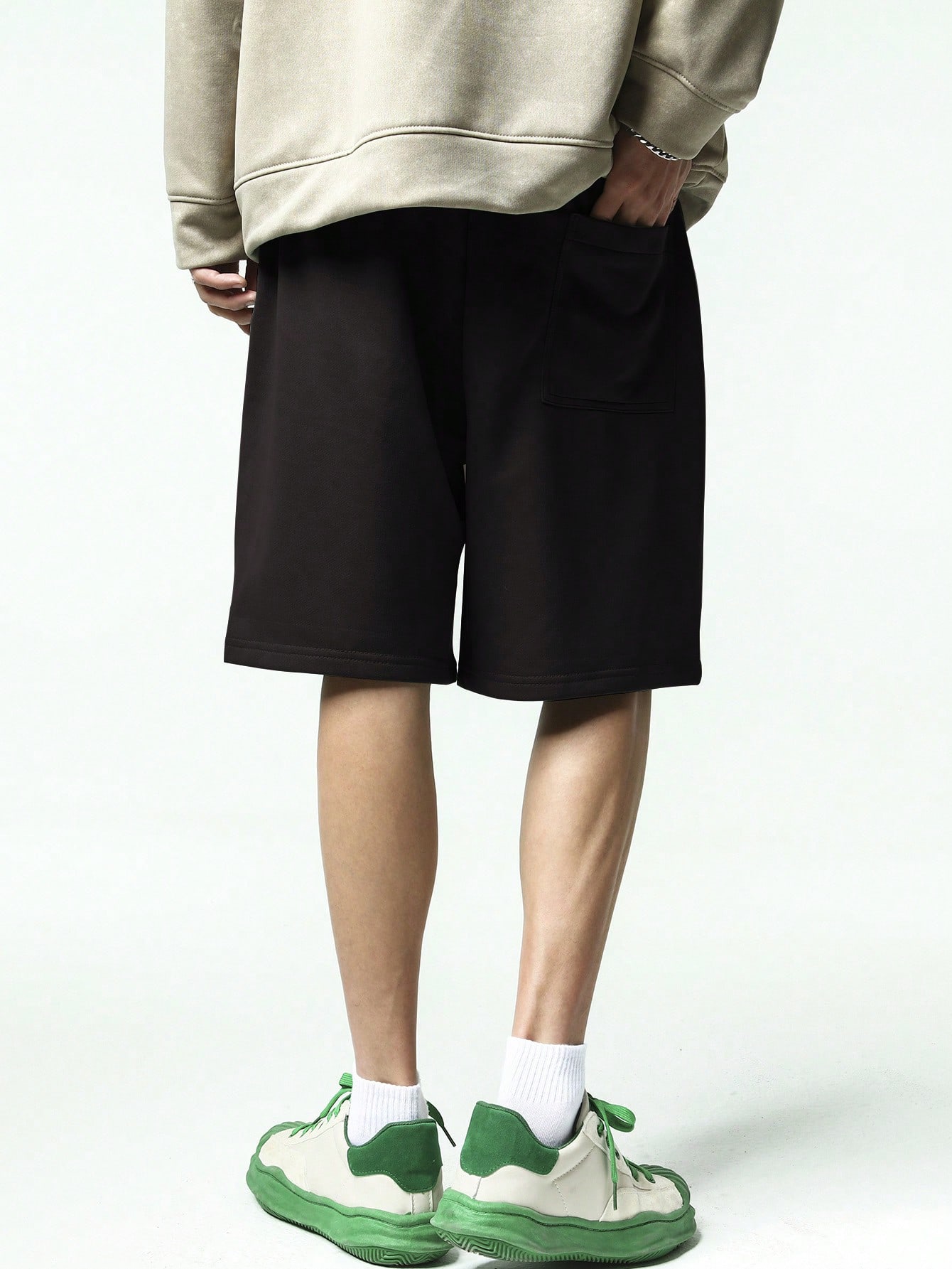 Shorts Masculino Oversized Detalhes Bordados E Cintura Ajustável Shorts Masculino Oversized Detalhes Bordados E Cintura