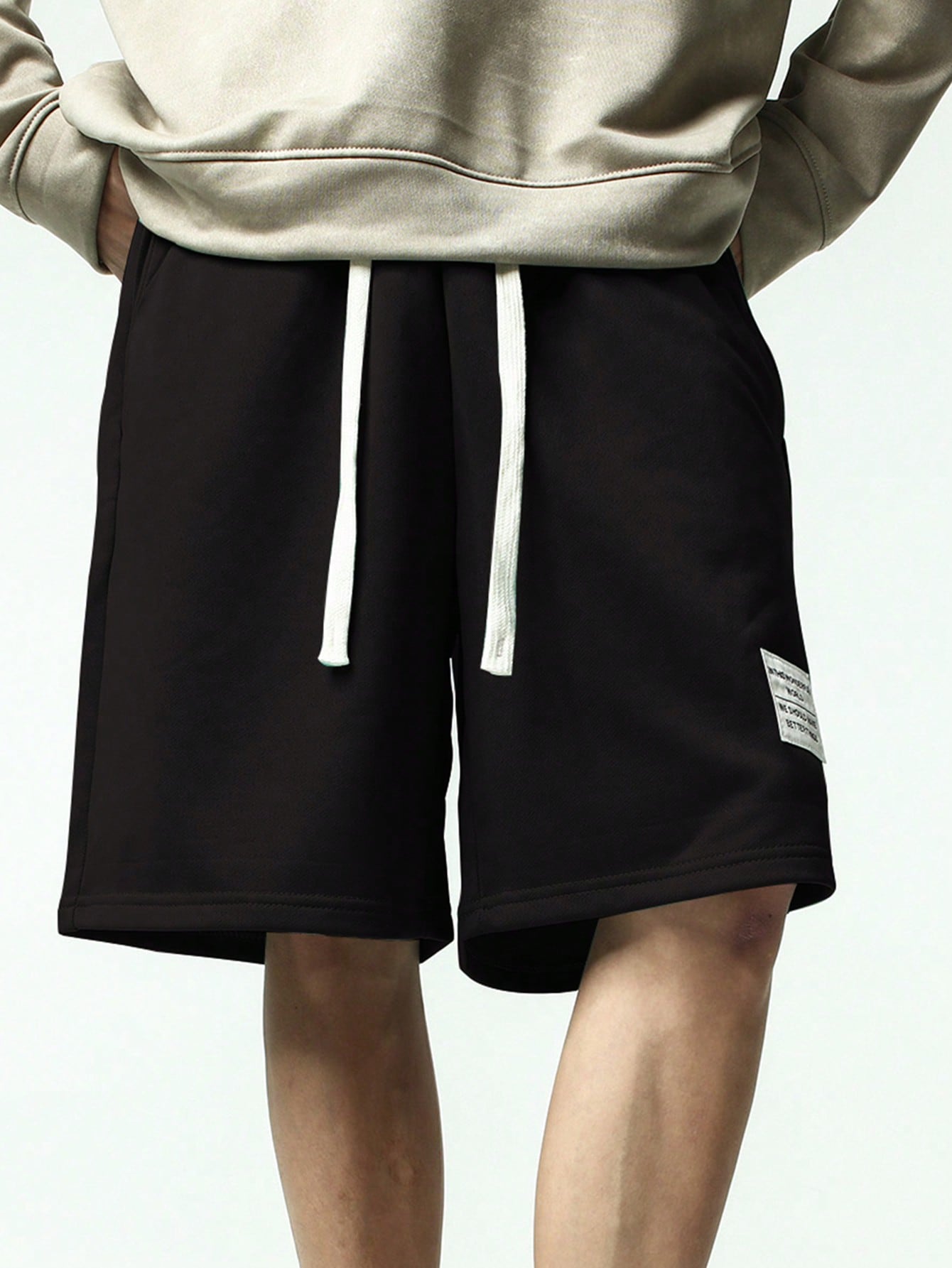 Shorts Masculino Oversized Detalhes Bordados E Cintura Ajustável Shorts Masculino Oversized Detalhes Bordados E Cintura