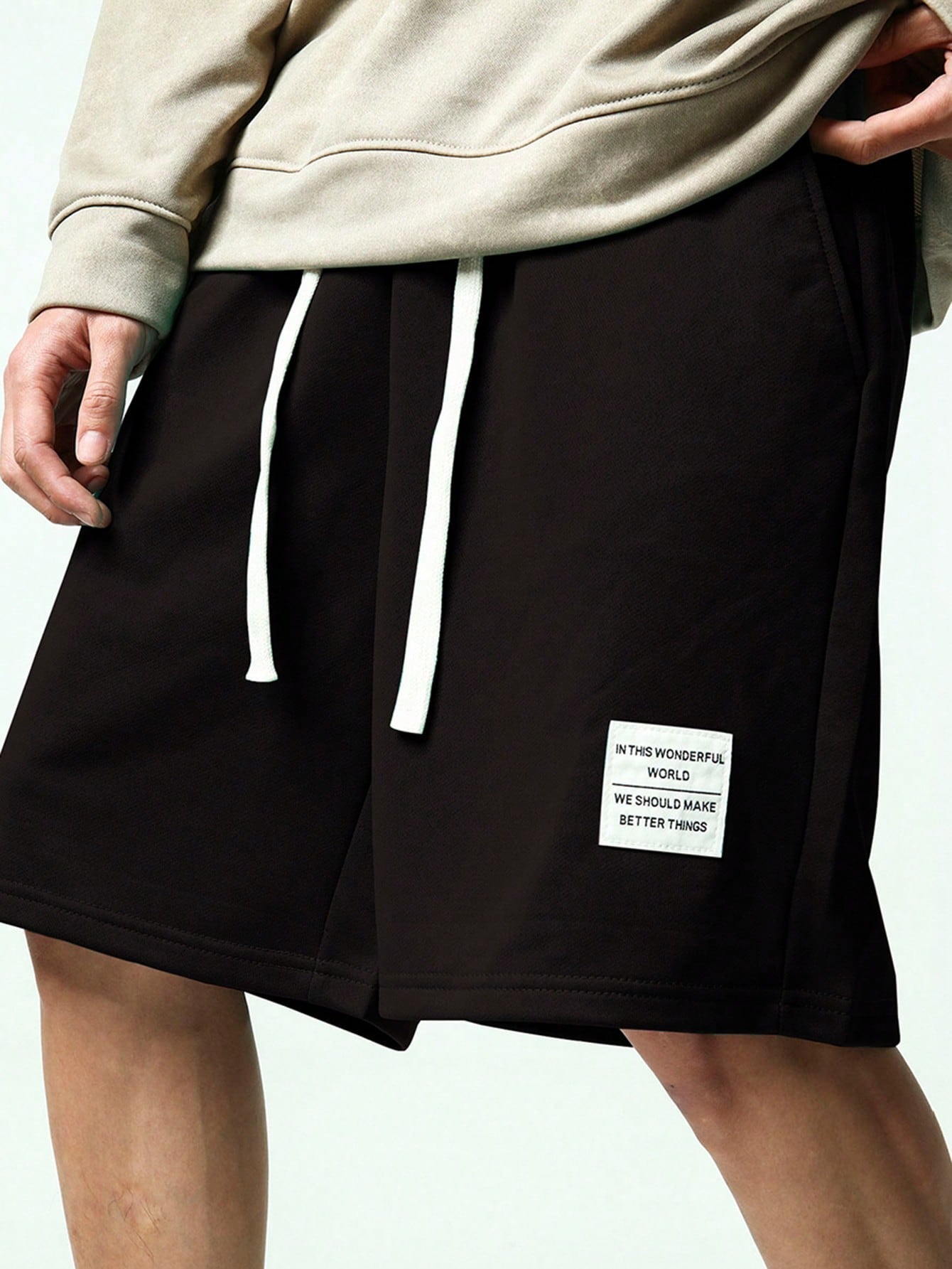 Shorts Masculino Oversized Detalhes Bordados E Cintura Ajustável Shorts Masculino Oversized Detalhes Bordados E Cintura