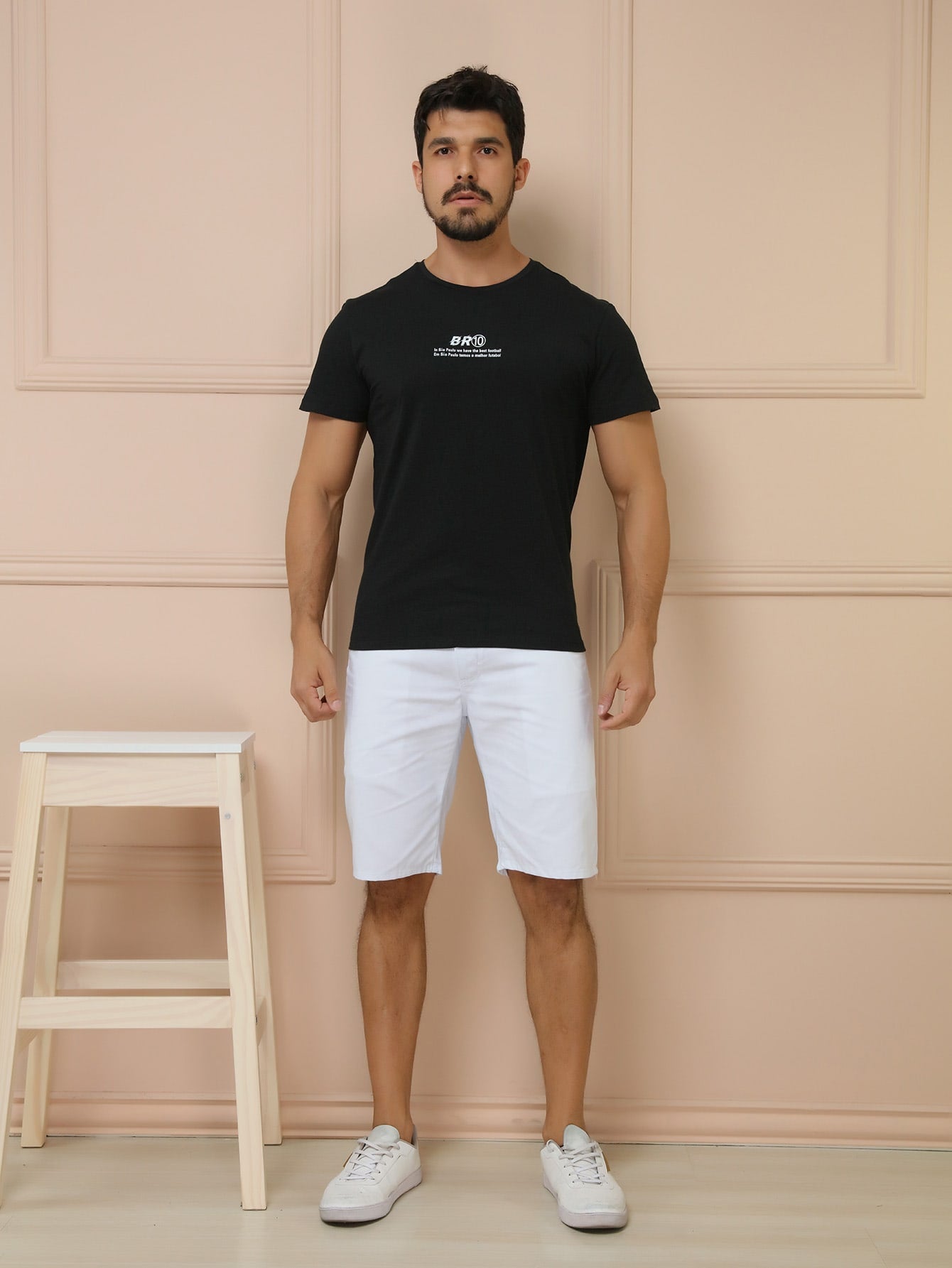 Shorts Masculino Casual Com Faixa Lateral Estilizada Shorts Masculino Casual Com Faixa Lateral Estilizada