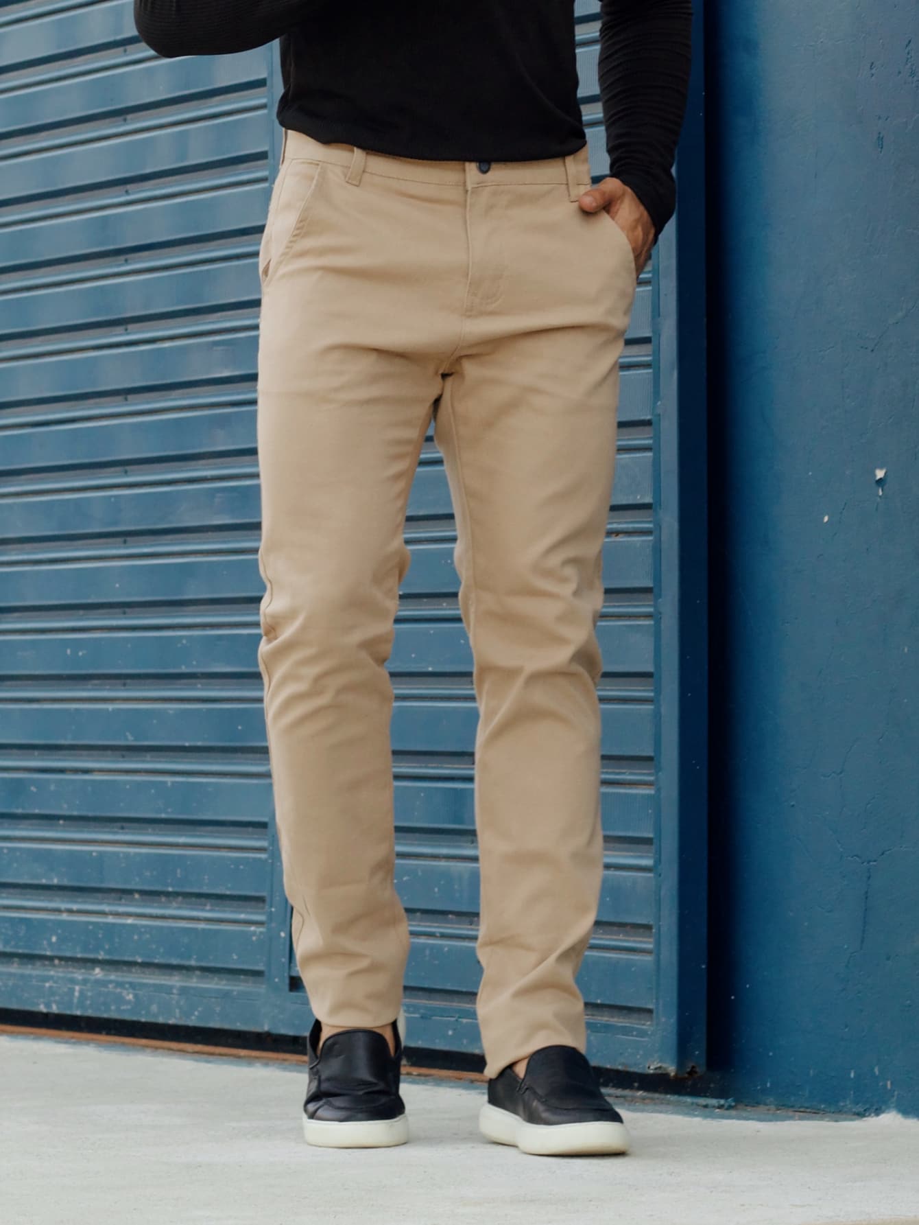 Calça Masculina Jeans Slim Fit Com Lavagem Média E Design Clean Calça Masculina Jeans Slim Fit Com Lavagem Média E